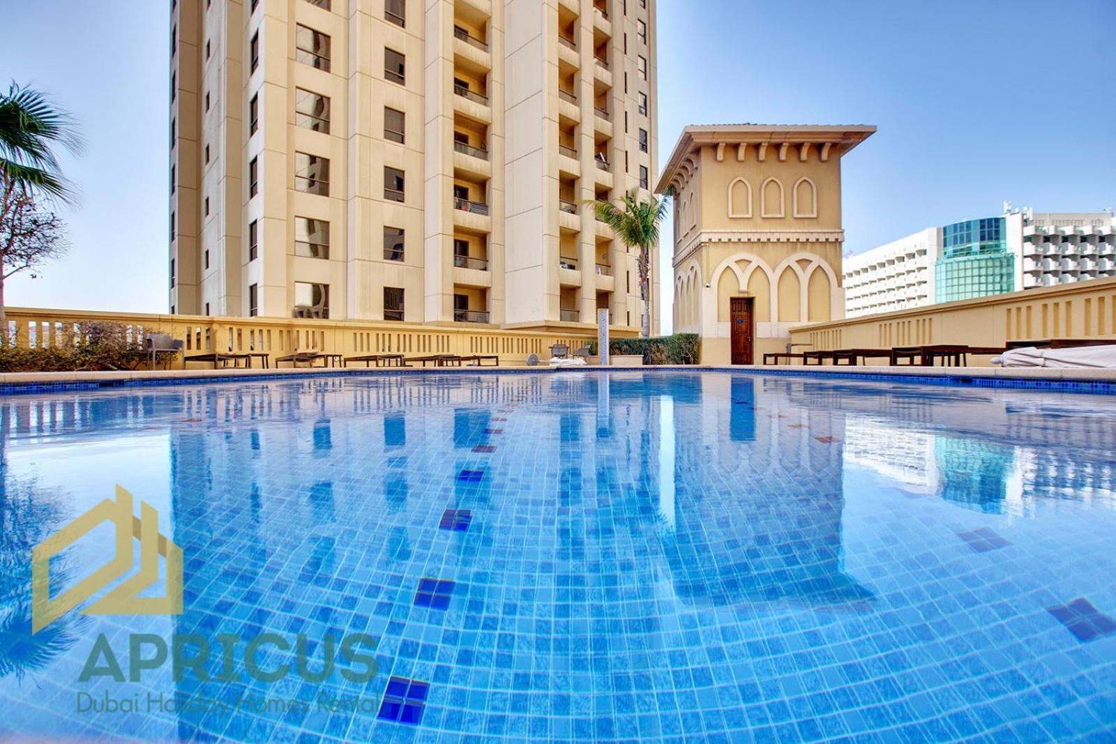 Stylish 2br Just Minutes From Dubai