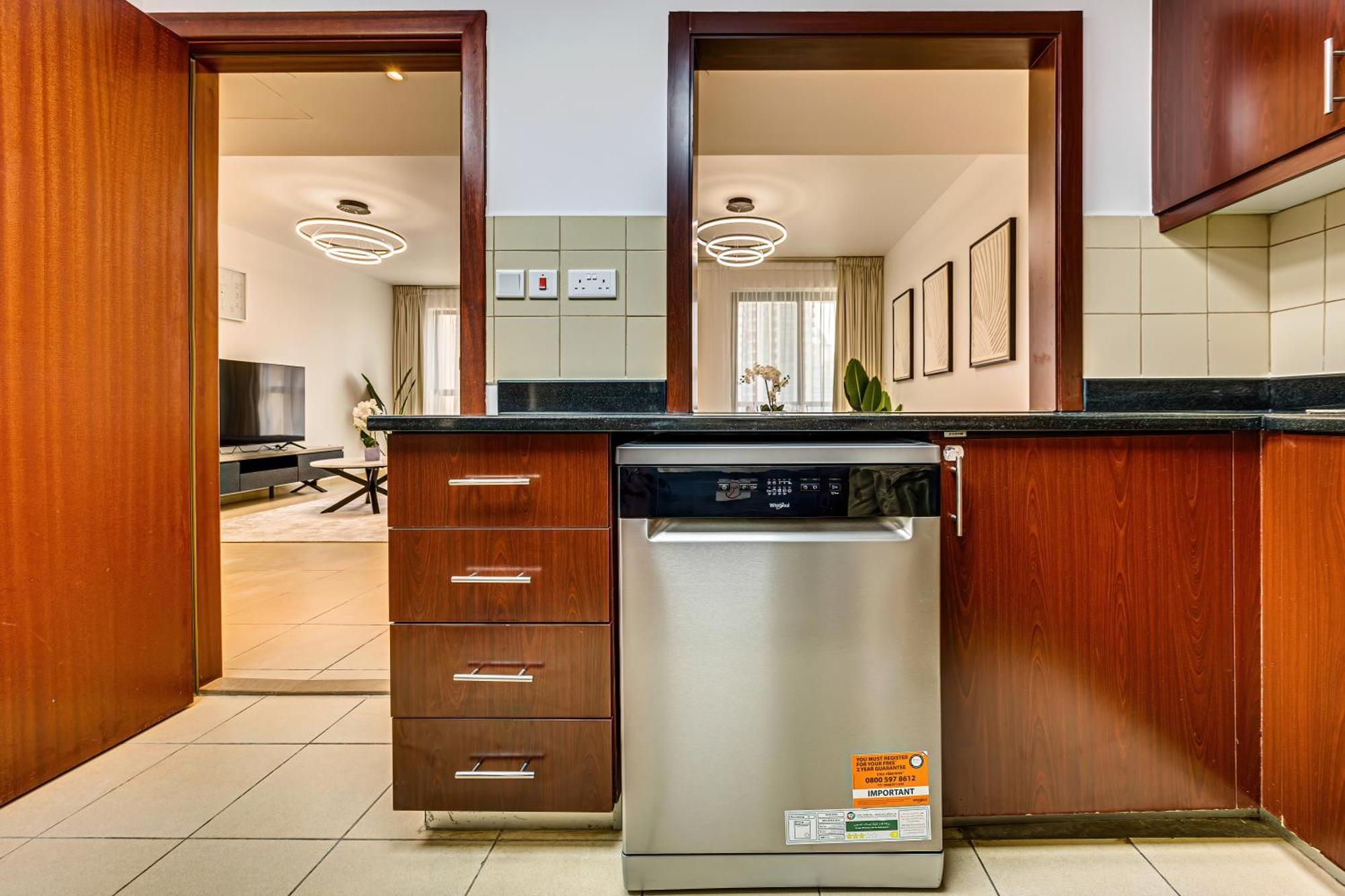 Stylish 2br Just Minutes From Dubai