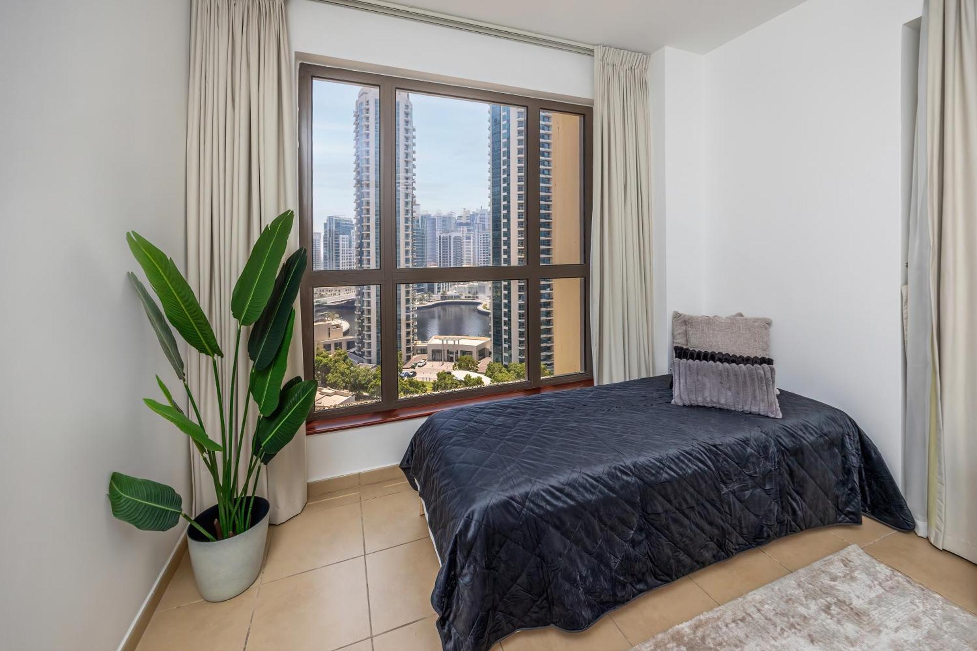 Stylish 2br Just Minutes From Dubai