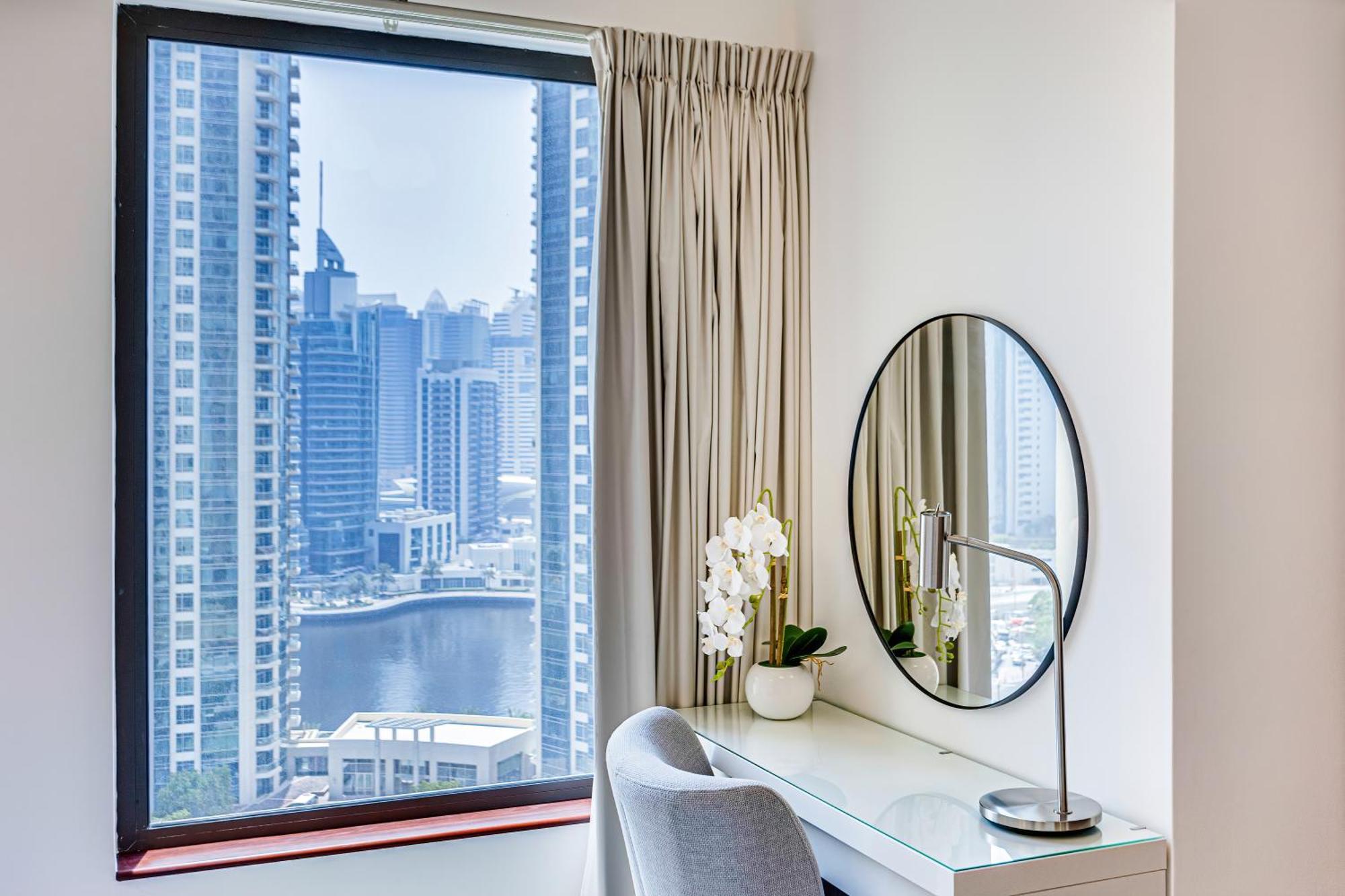 Stylish 2br Just Minutes From Apartment Dubai