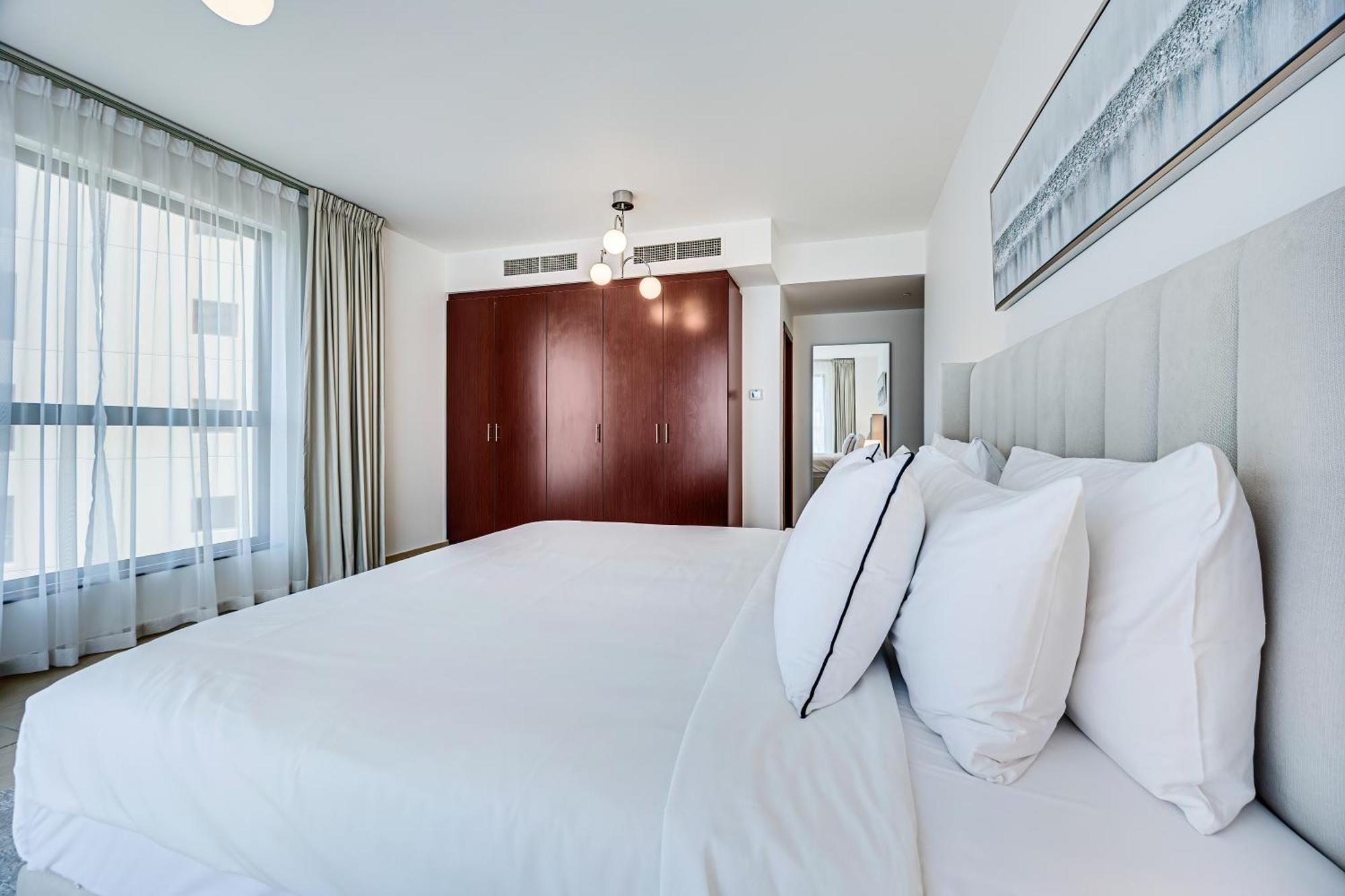 Stylish 2br Just Minutes From Apartment