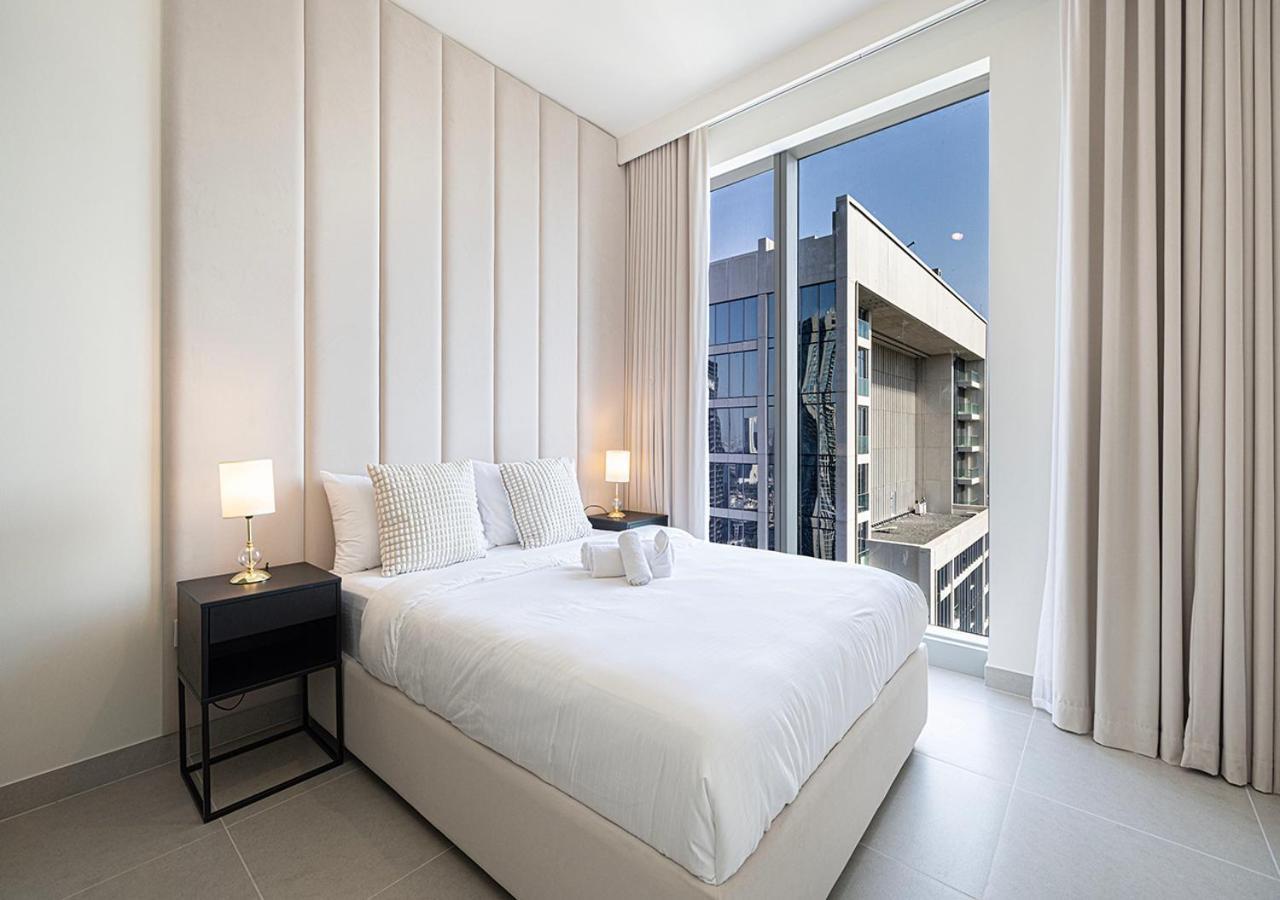 Luxury 4br In Downtown With Burj & Fountain Views Dubai