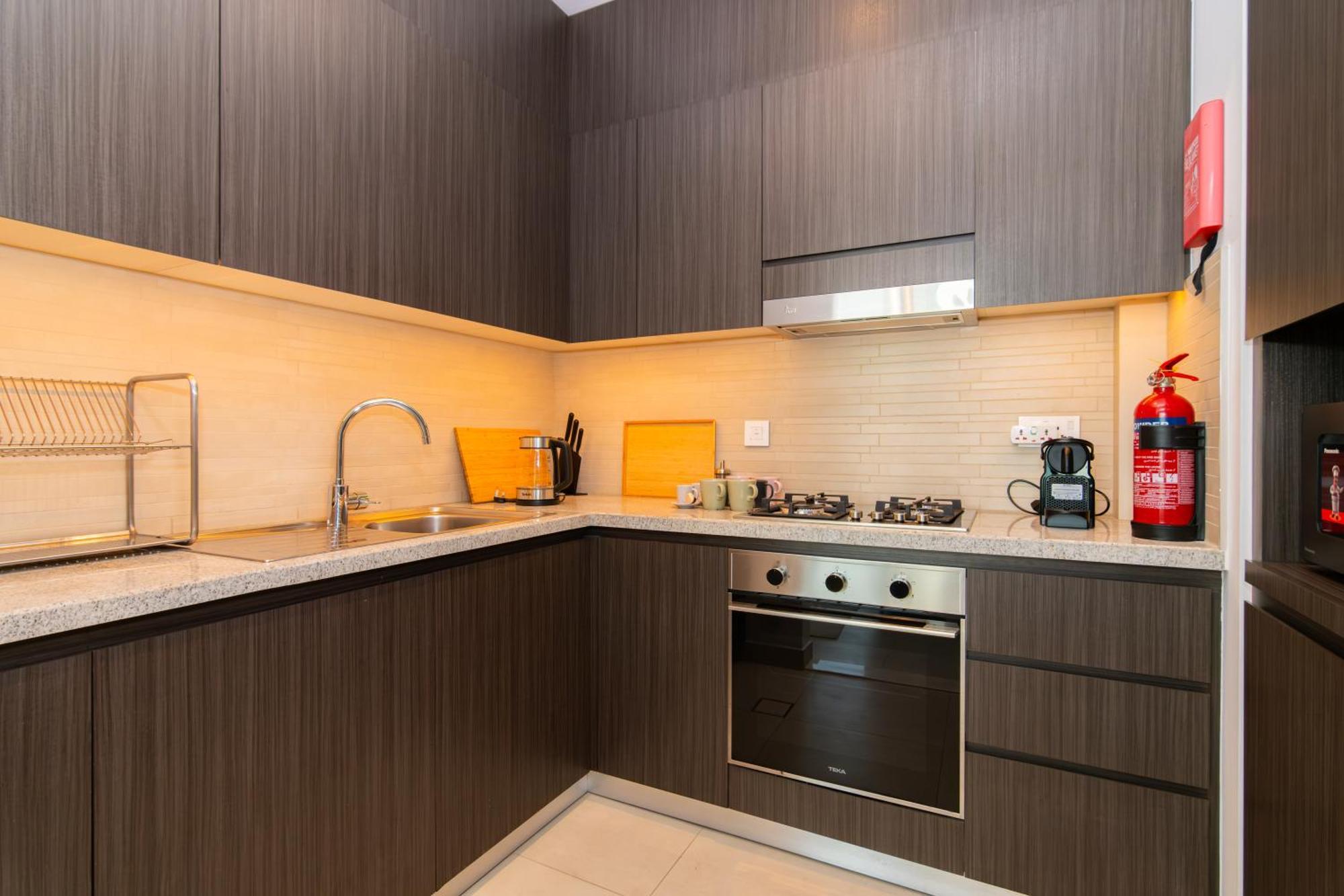 Apartment Elite Escape - 1 Bhk Getaway With Mall Access - 1501