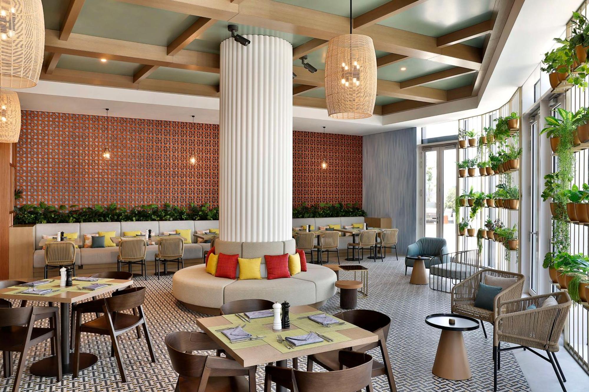 Hotel Embassy By Hilton Business Bay Dubai