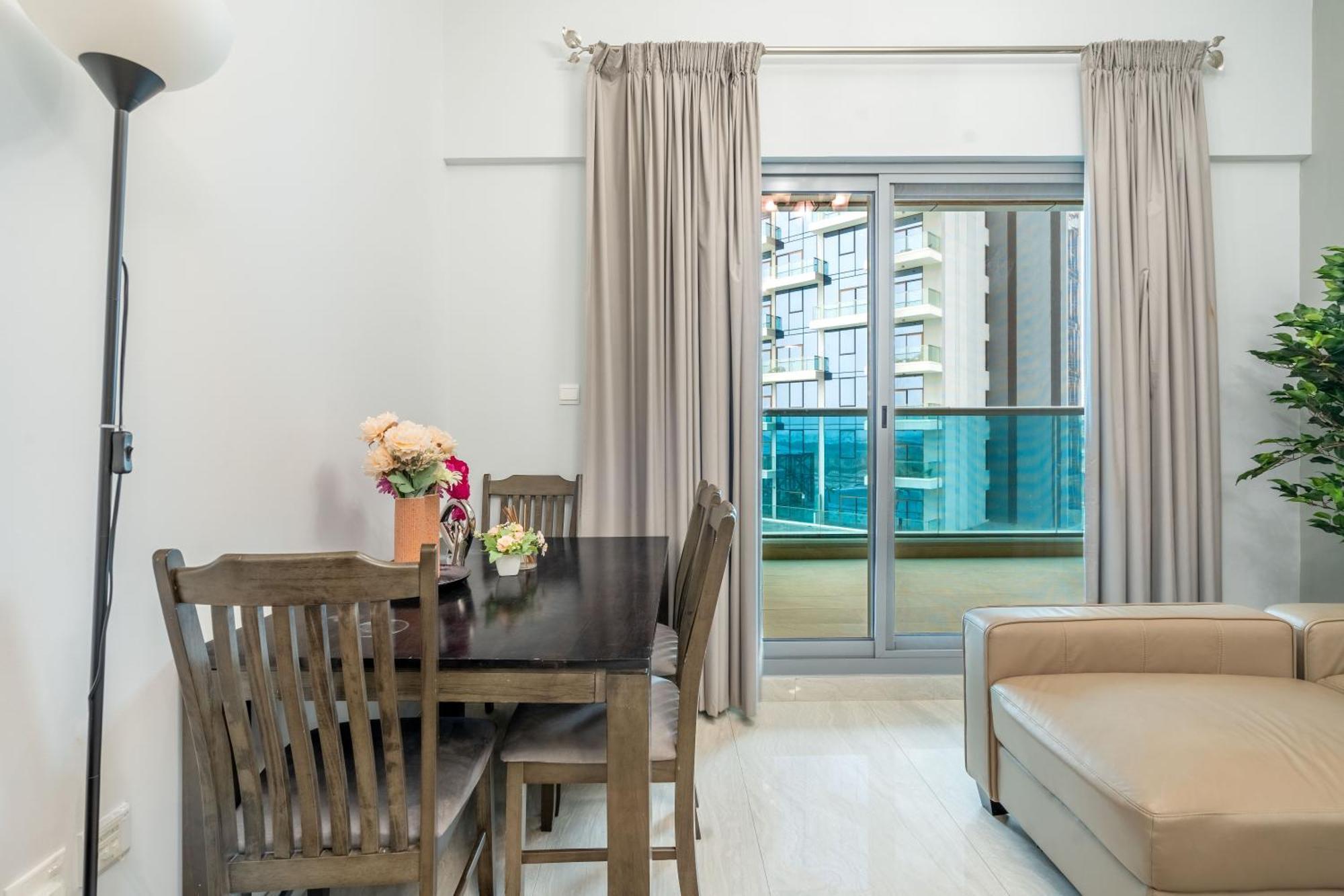 Stylish In Business Bay Apartment *