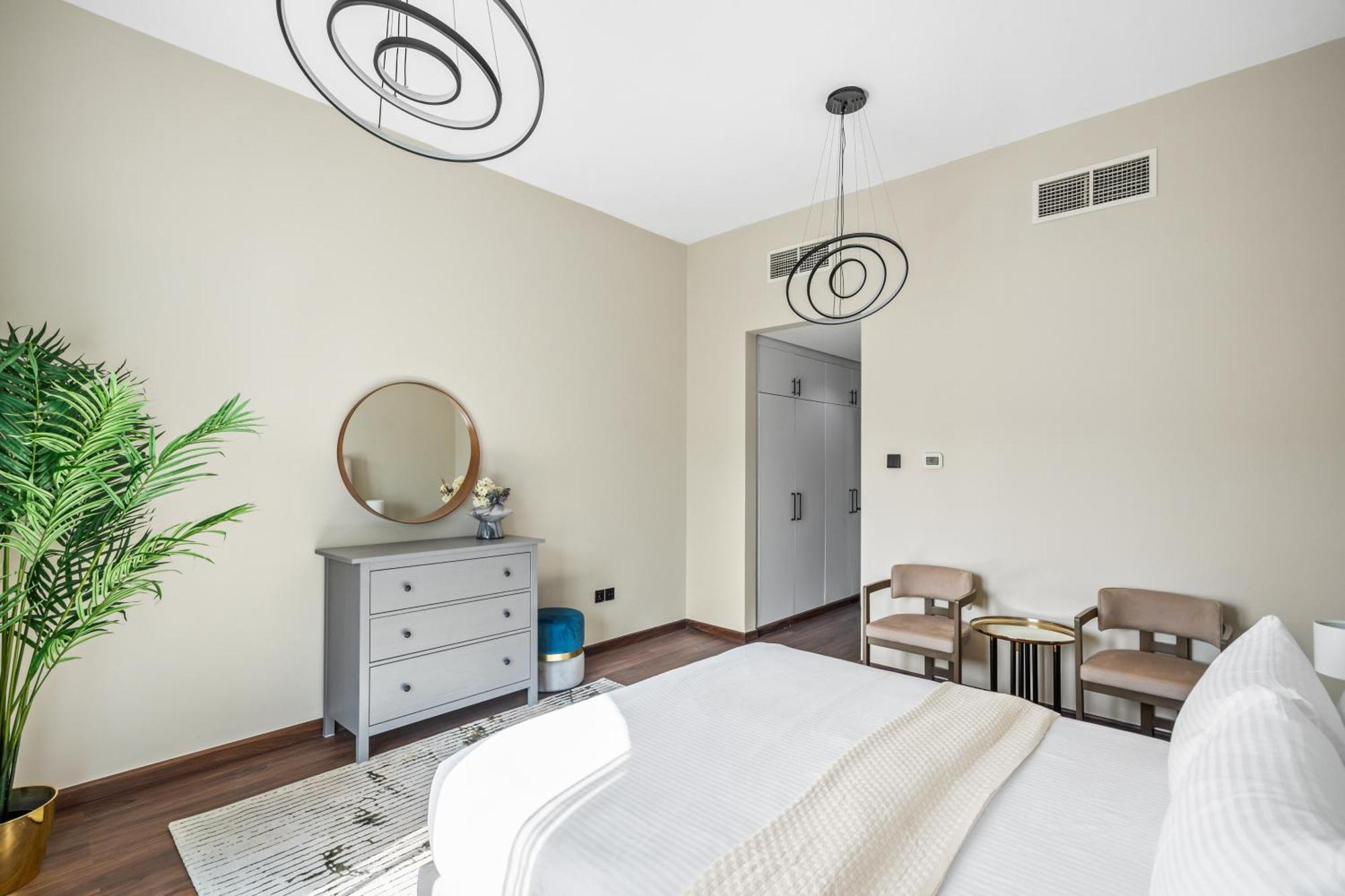 Luxury 1 Bedroom In Discovery Gardens *