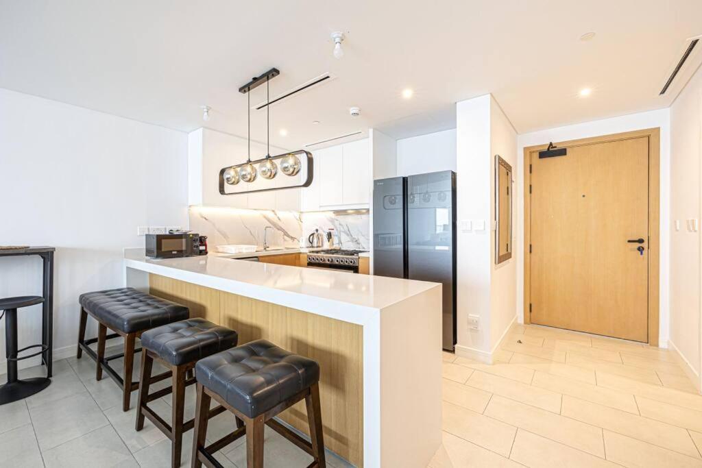 Panoramic Sea View 2br In Jbr Apartment