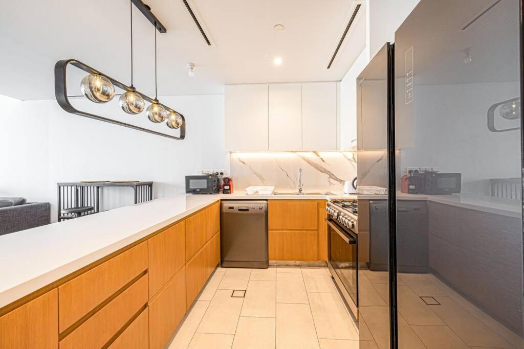 Panoramic Sea View 2br In Jbr Apartment