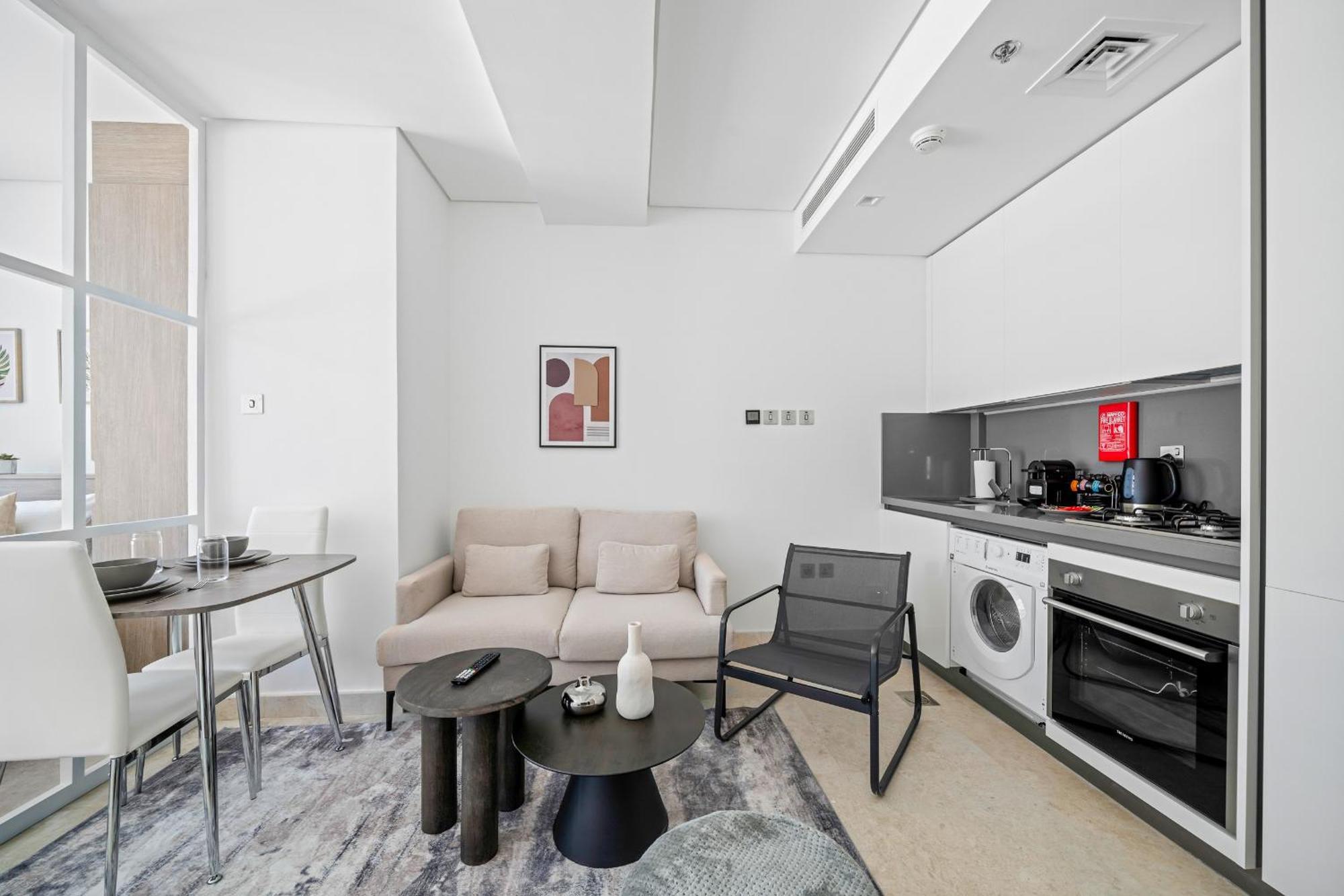 Apartment Modern Near Mall