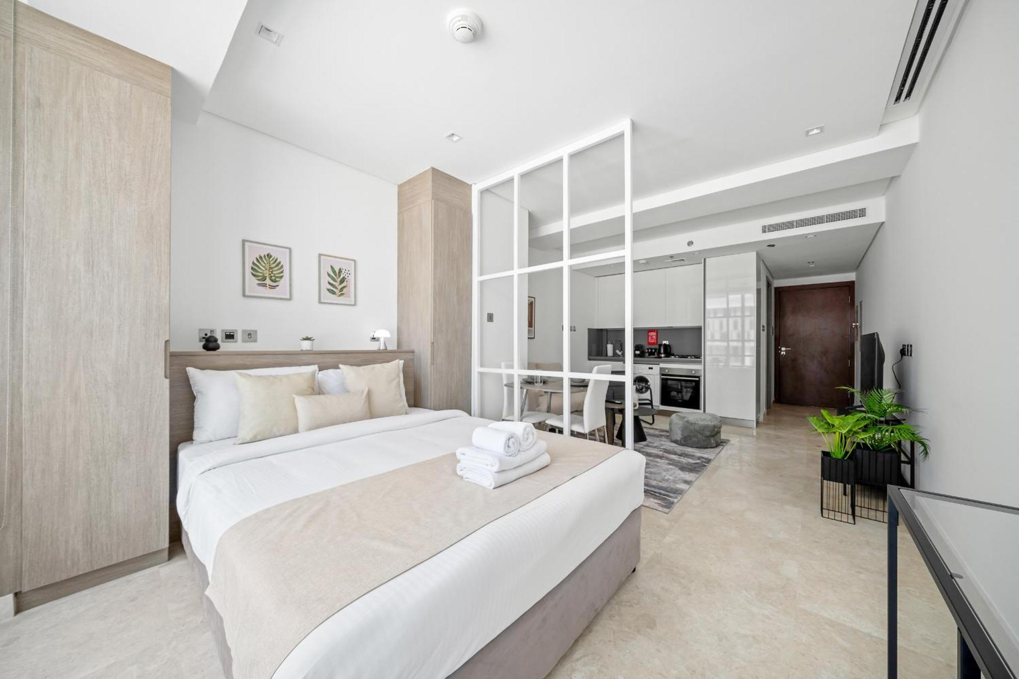 Modern Near Mall Apartment *
