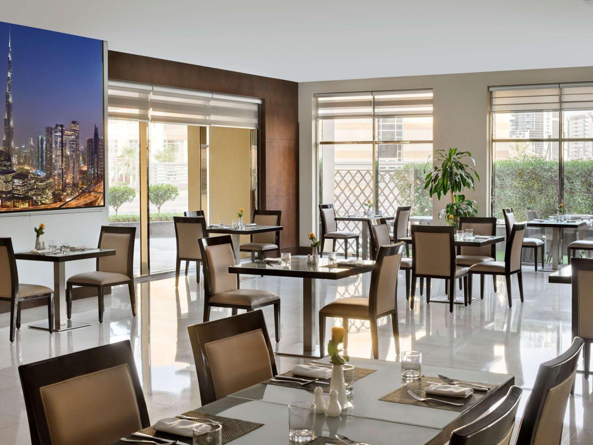 Moevenpick Al Mamzar 5*