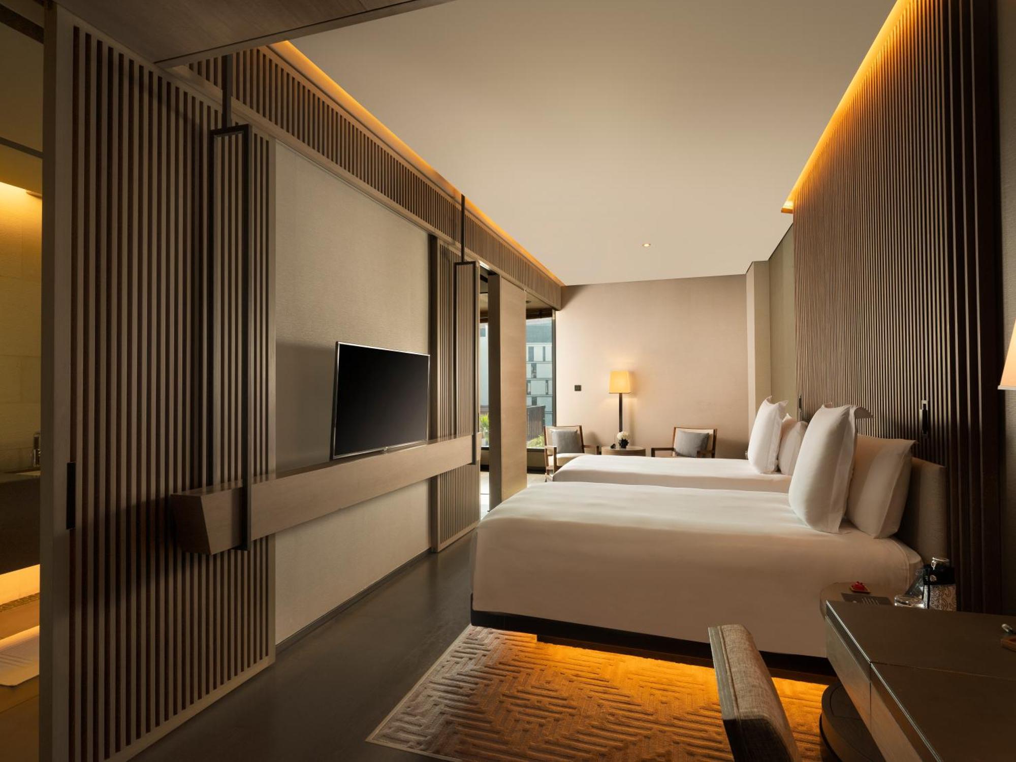 Hotel Banyan Tree At Bluewaters 5*