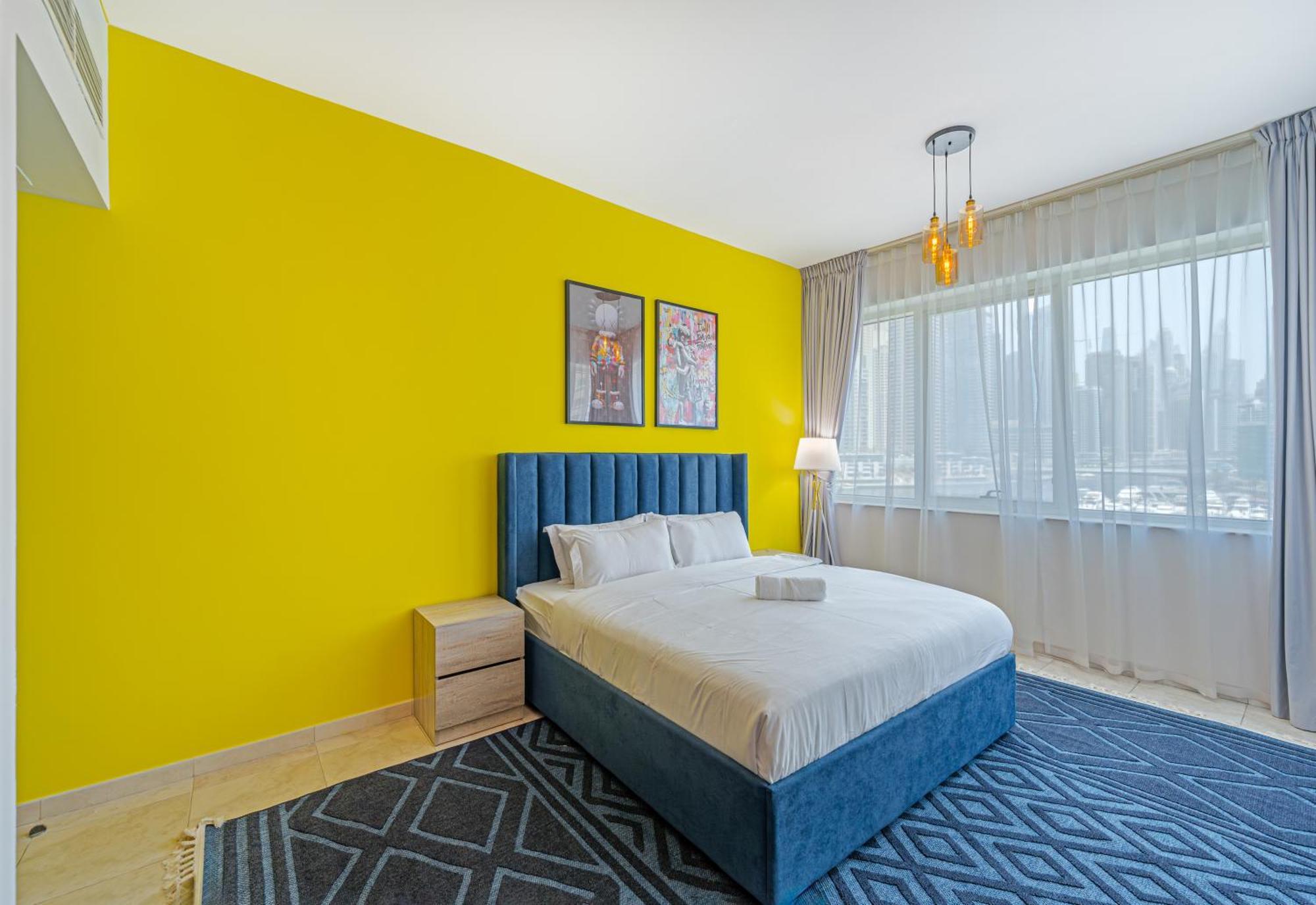 Savis Homes- Modern & Stylish Marina View Apartment *