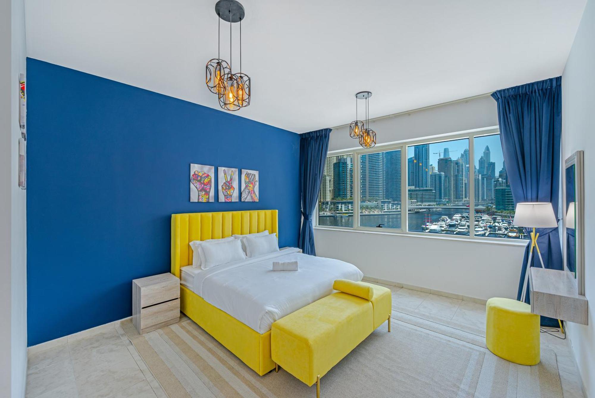 Savis Homes- Modern & Stylish Marina View Apartment *
