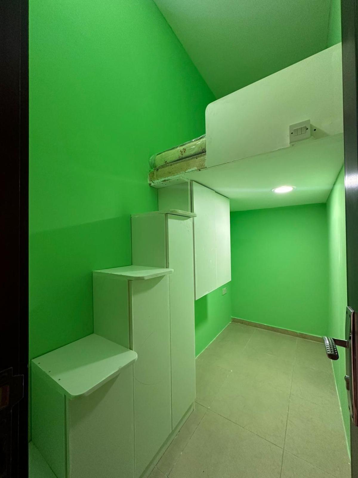 Capsule hotel Ready To Rent Partitions Bed Spaces & *