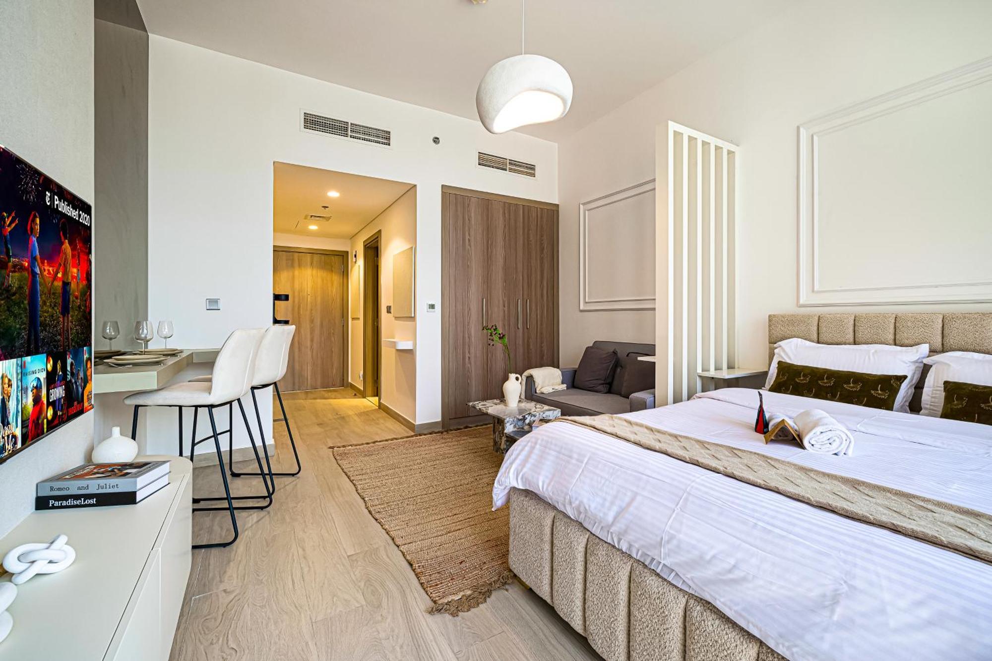Apartment Brand New In Azizi Riviera *
