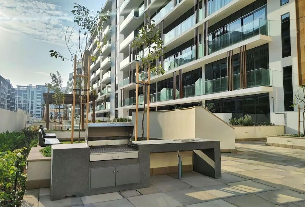 Lavish 10 Min Downtown Apartment Dubai