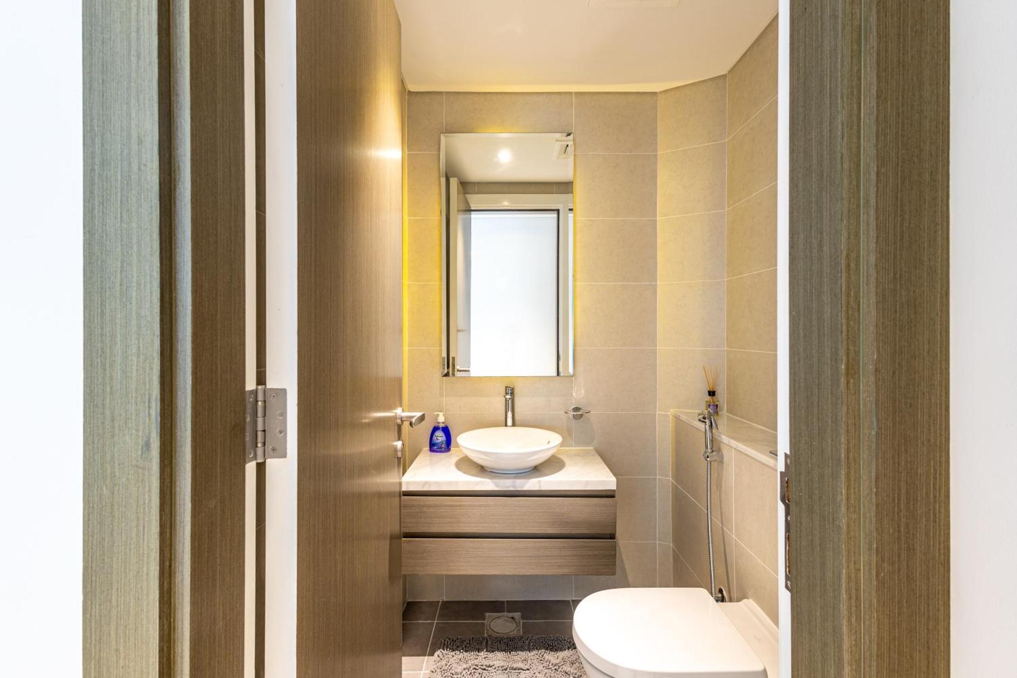 Deluxe One-bedroom In Business Bay With Burj Khalifa And Canal View