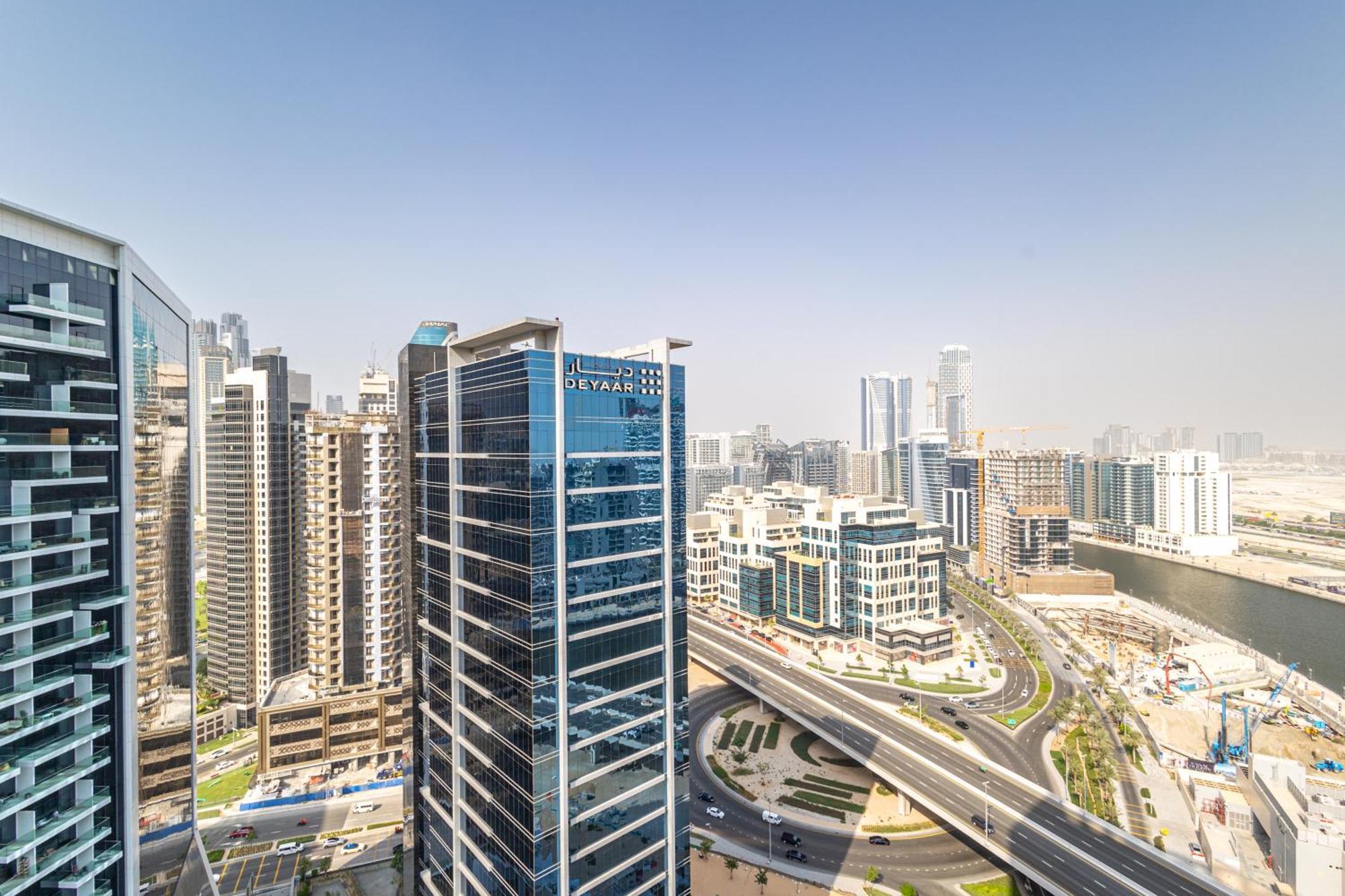 Apartment Deluxe One-bedroom In Business Bay With Burj Khalifa And Canal View