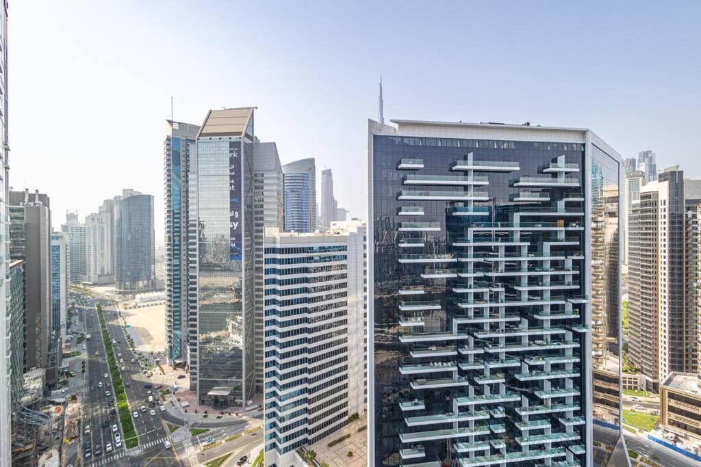 Deluxe One-bedroom In Business Bay With Burj Khalifa And Canal View Apartment *