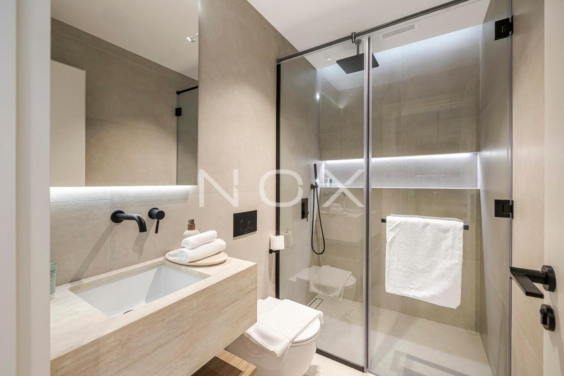 Unwind In Style Of This Grand 2br Citywalk 12 Apartment *