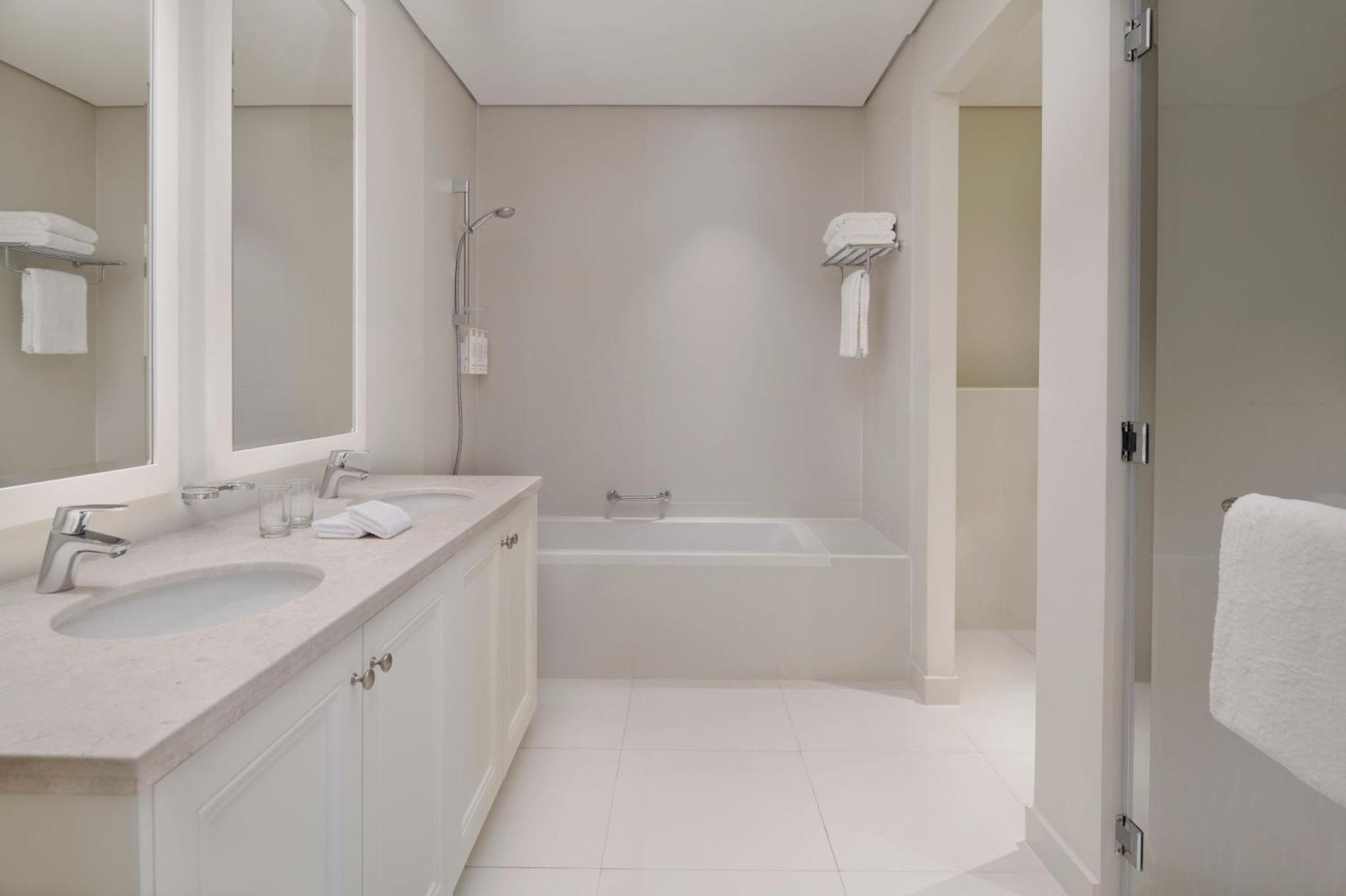 Hotel Delta By Marriott Investment Park