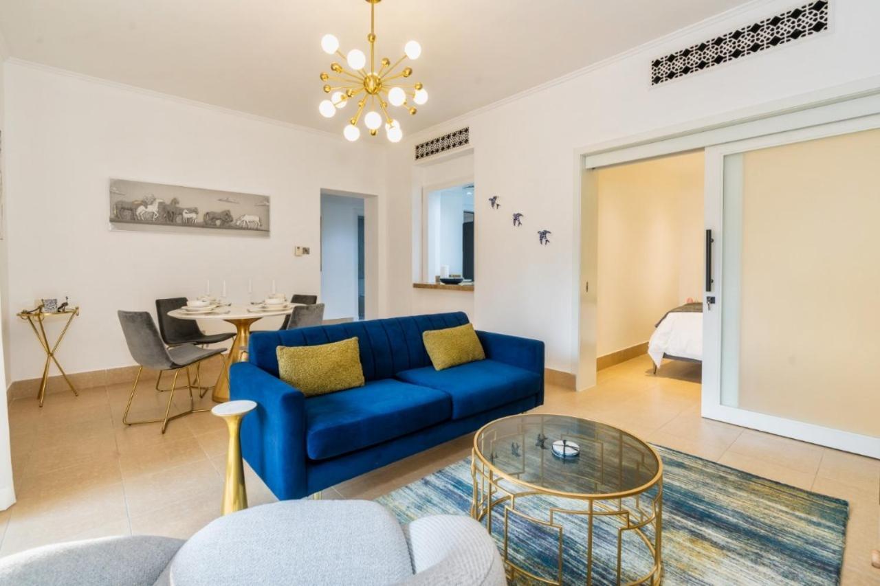 Apartment Stunning & Authentic With Balcony Downtown Dubai