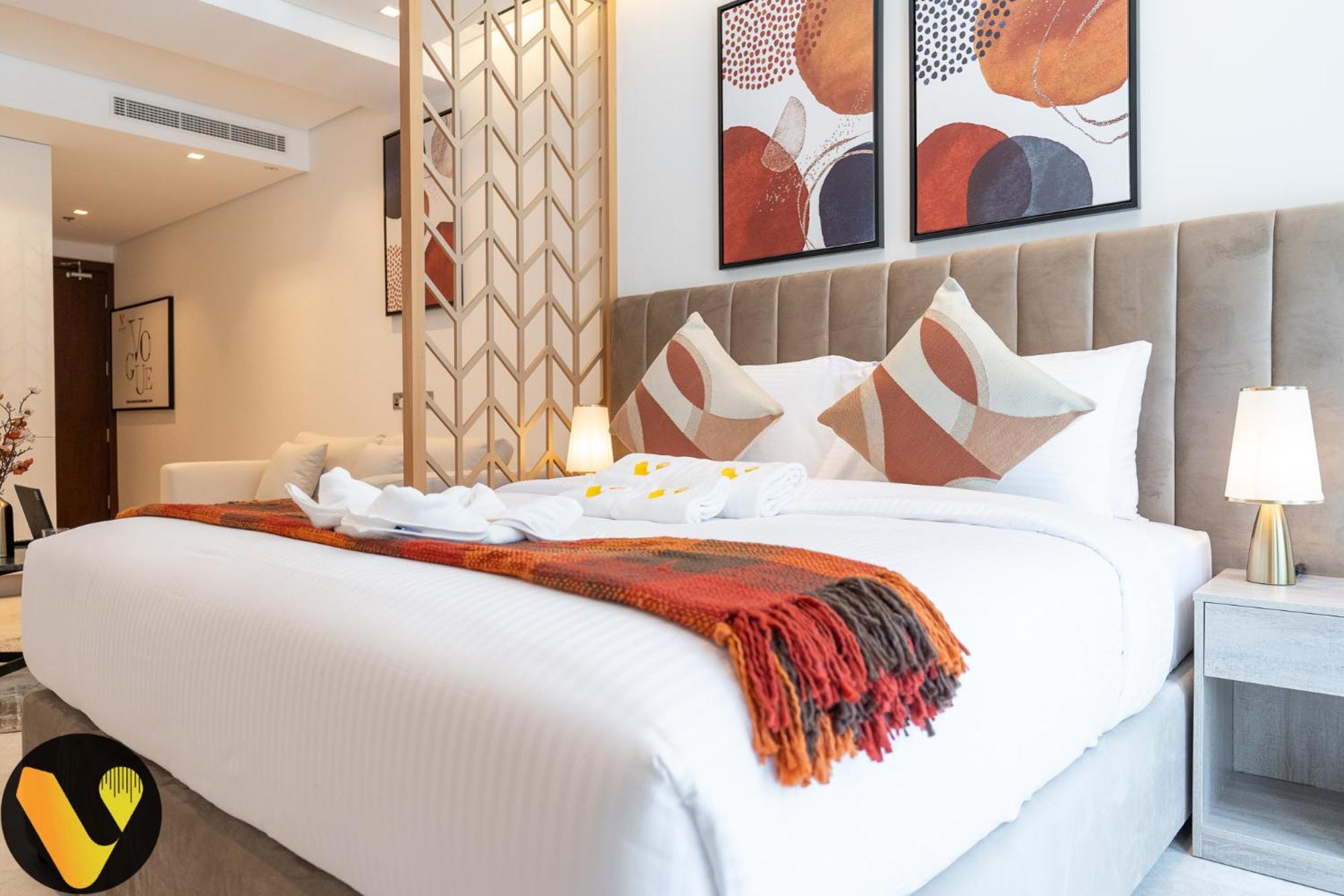 Vogue Sterling East Near Mall & Burj Khalifa Apartment *