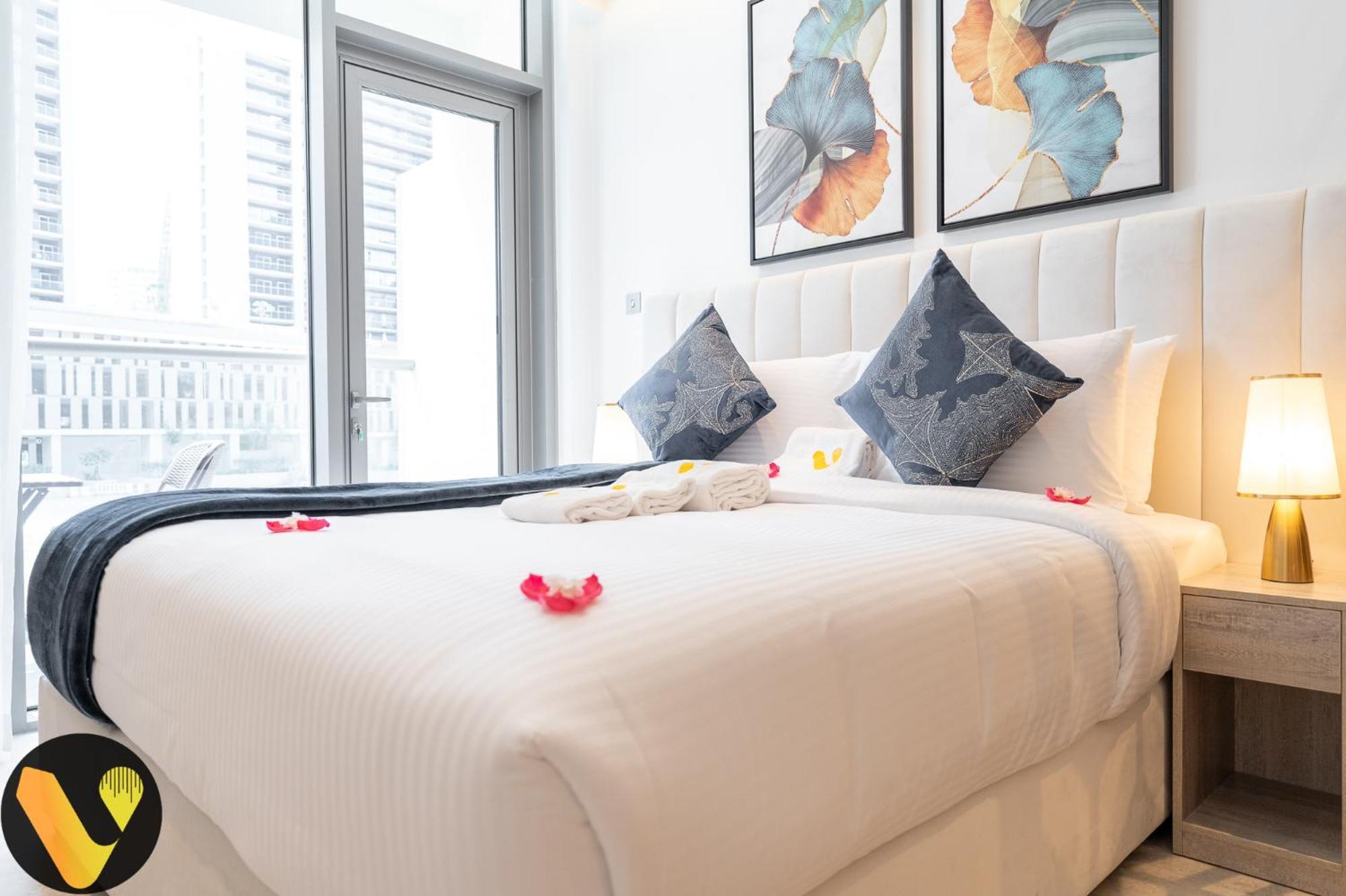Vogue Sterling East Near Mall & Burj Khalifa Apartment *