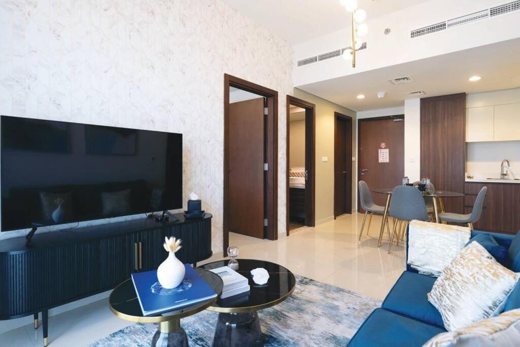 Apartment Stunning Canal Views L Sleeps 6 Dubai