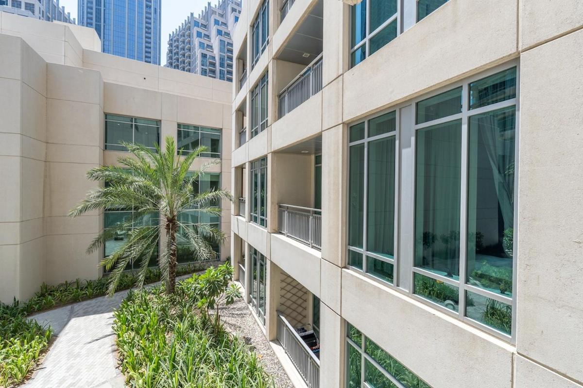 Cozy Loft In Downtown With Greenery View, Sleeps 4 Apartment Dubai