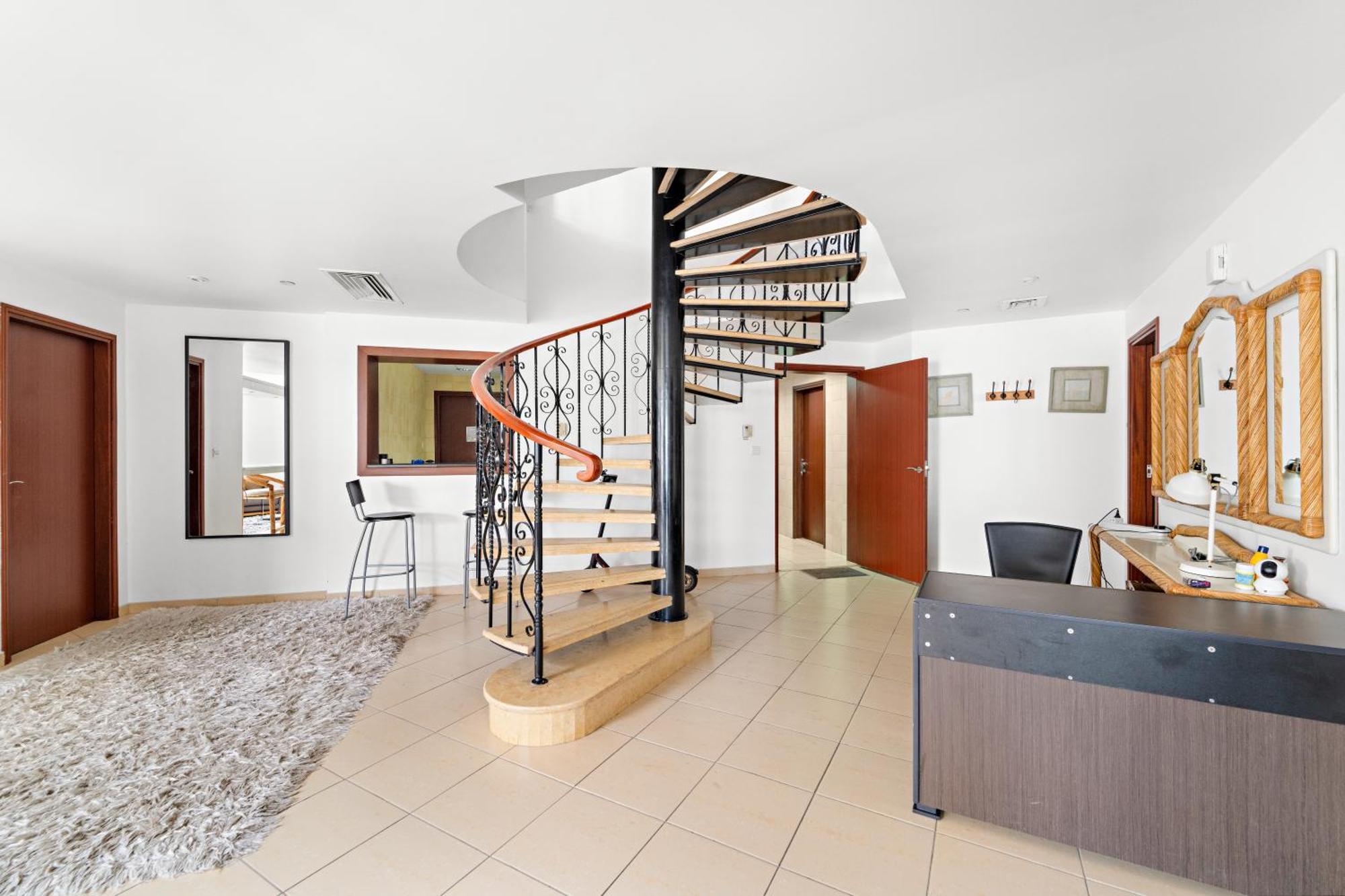 Living Jbr Hostel Dubai