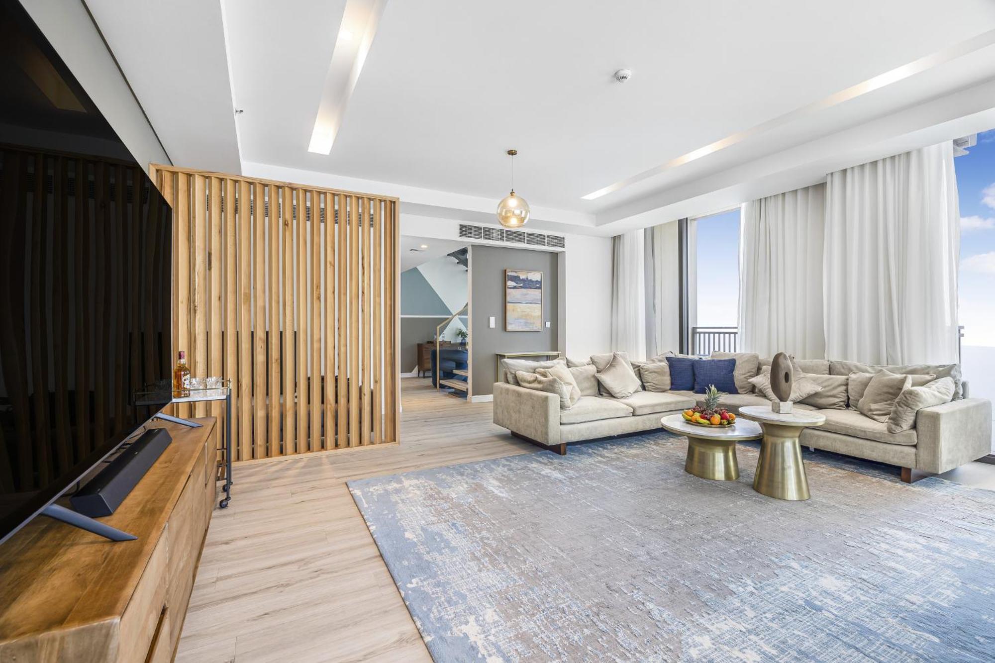 Eden's - 52/42 Emaar Daire Dubai