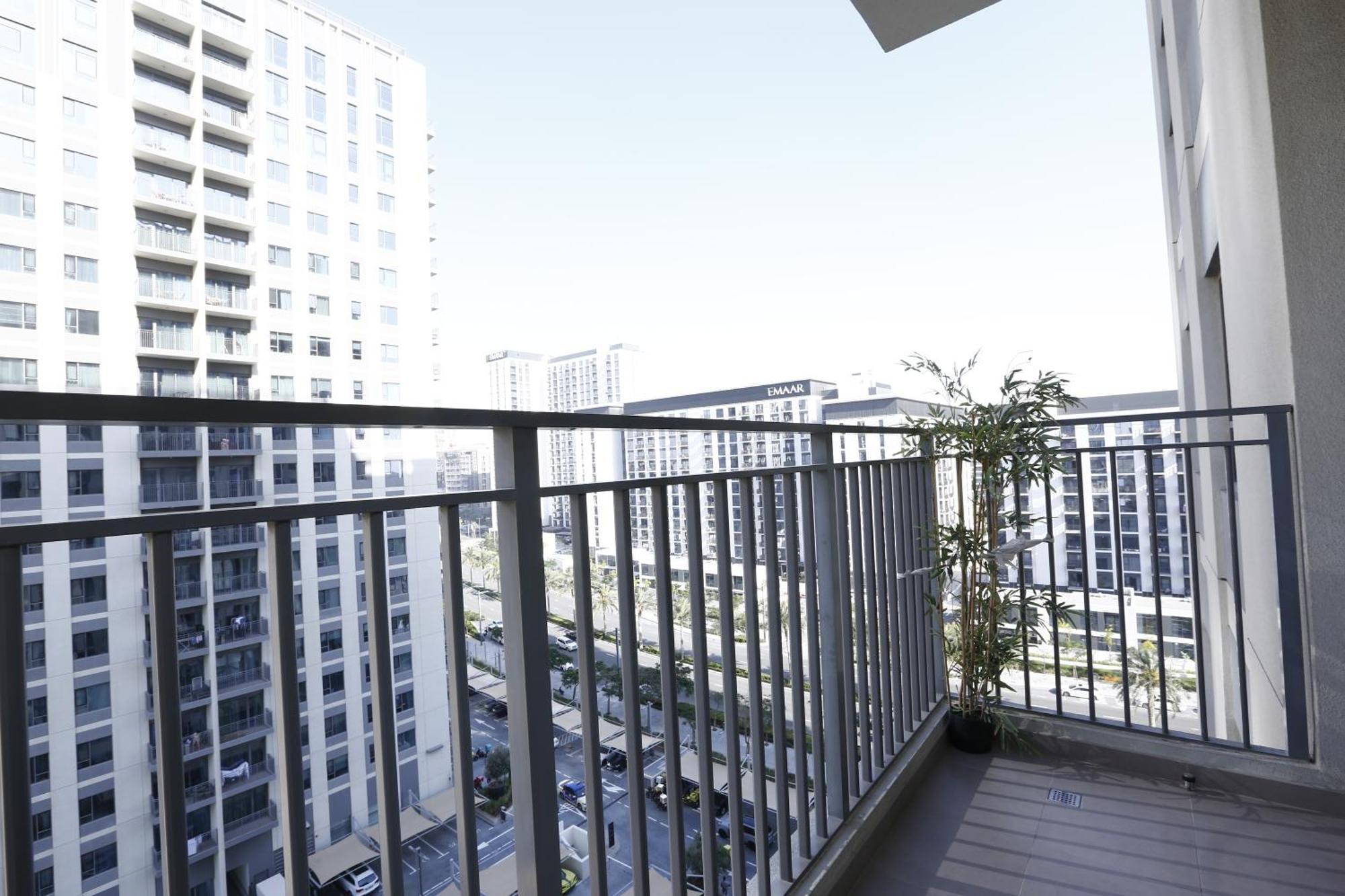 Brown Stone - Hills Mall Apartment