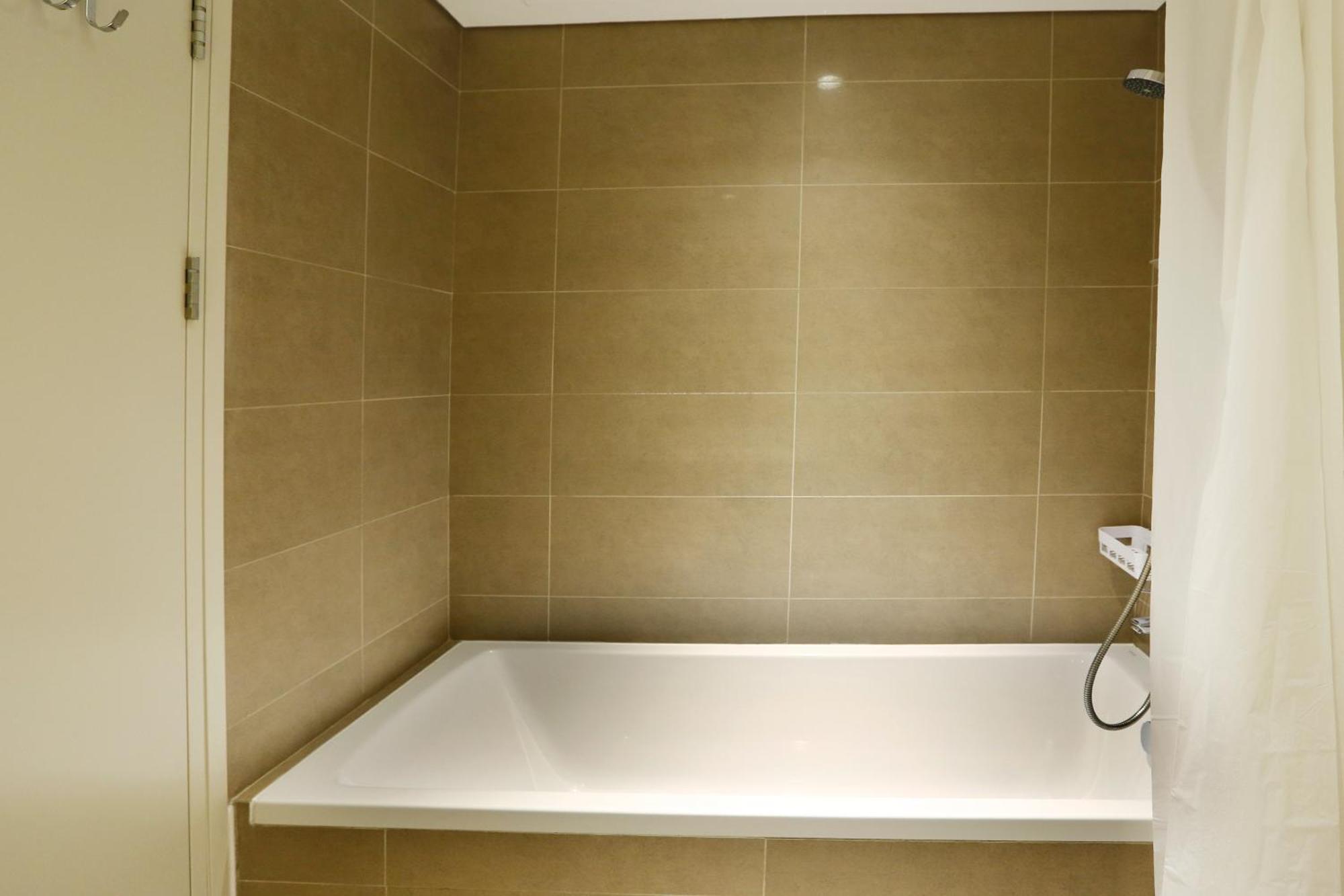 Brown Stone - Hills Mall Apartment *