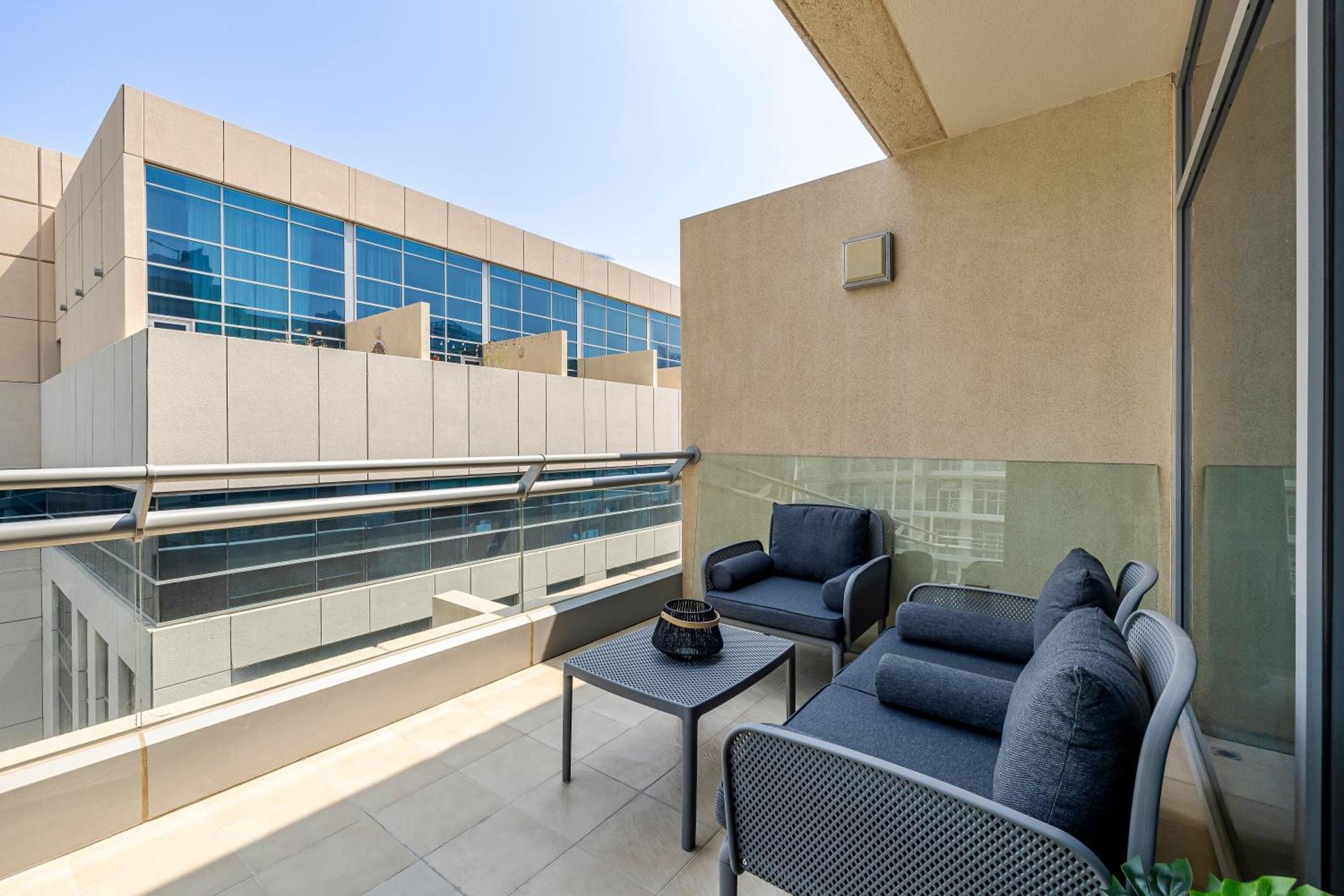 2br View Bay Square B13 *