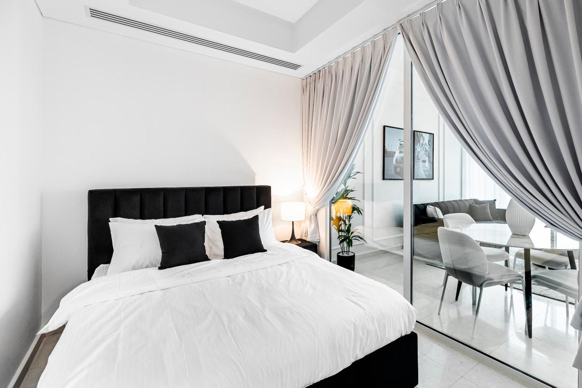 Apartment 2br View Bay Square B13 *