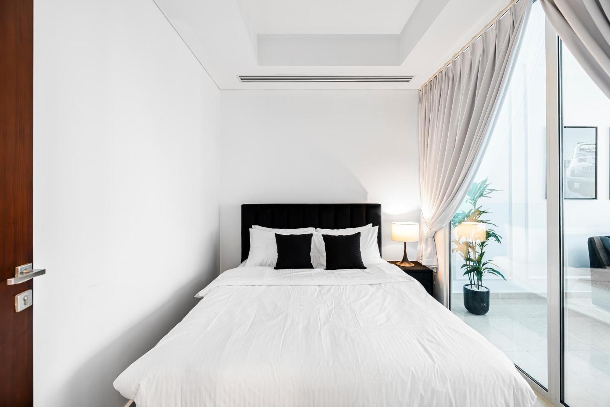 2br View Bay Square B13