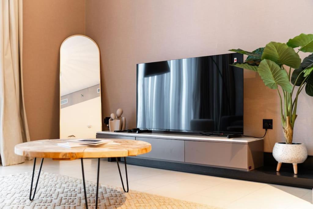 Quiet High-rise 1br - Free Baby Gear, Downtown Close Dubai