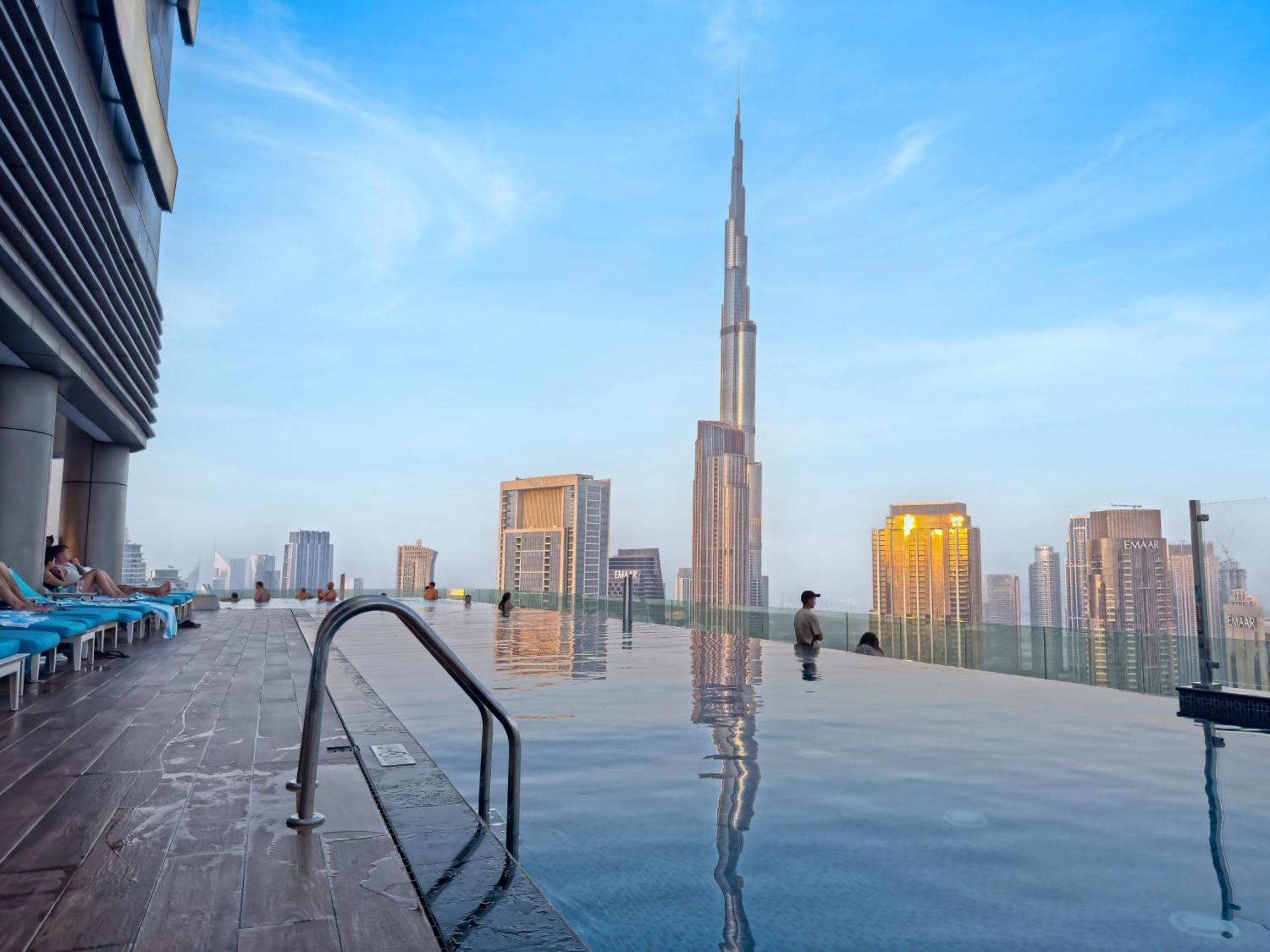 Apartment 3 King Beds - 7mins To Mall - High Floor Sun Set And Sea View Dubai