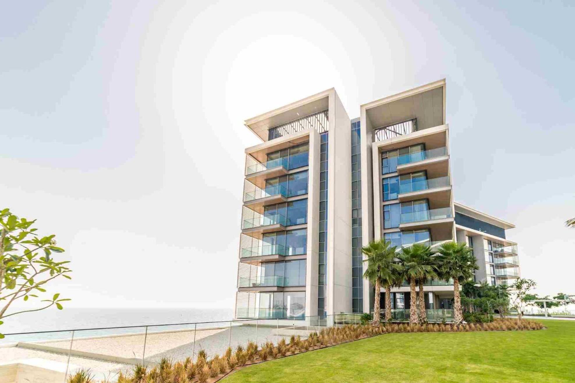 Bluewaters Residences 5 - Premium Unit With Full Sea View Apartment *