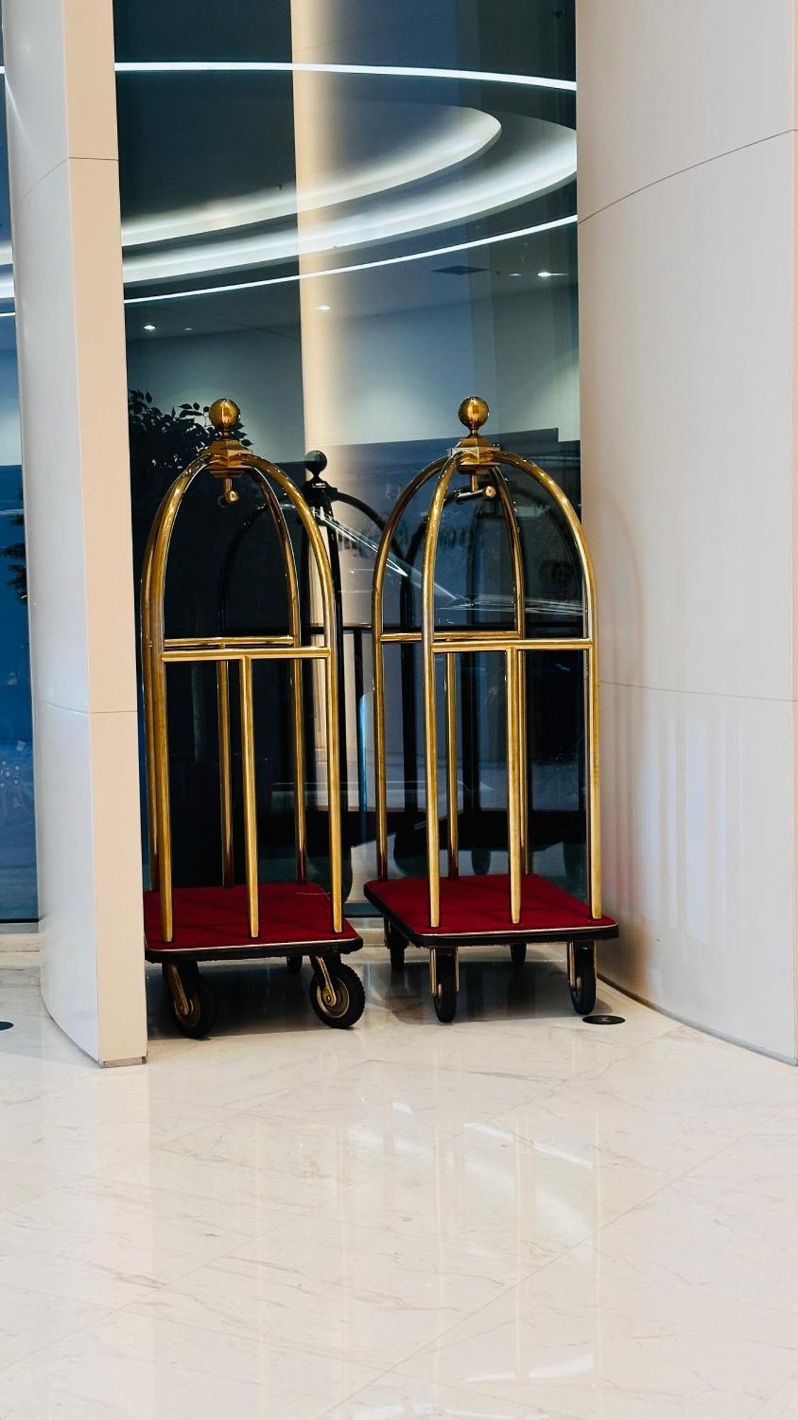 Mall Direct Connection - Burj Vista Apartment *