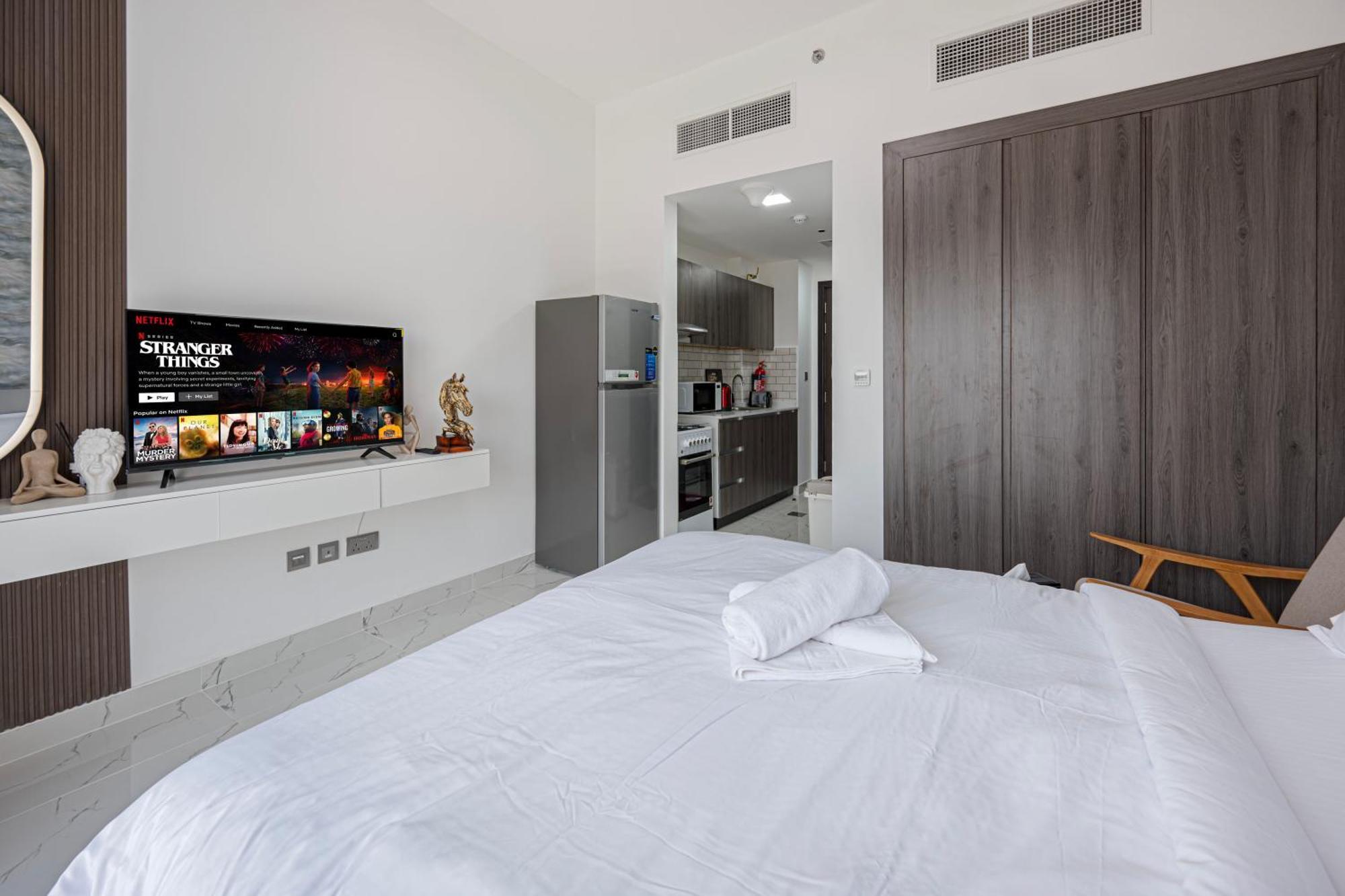 Trendy Getaway In Dubailand's Distric *