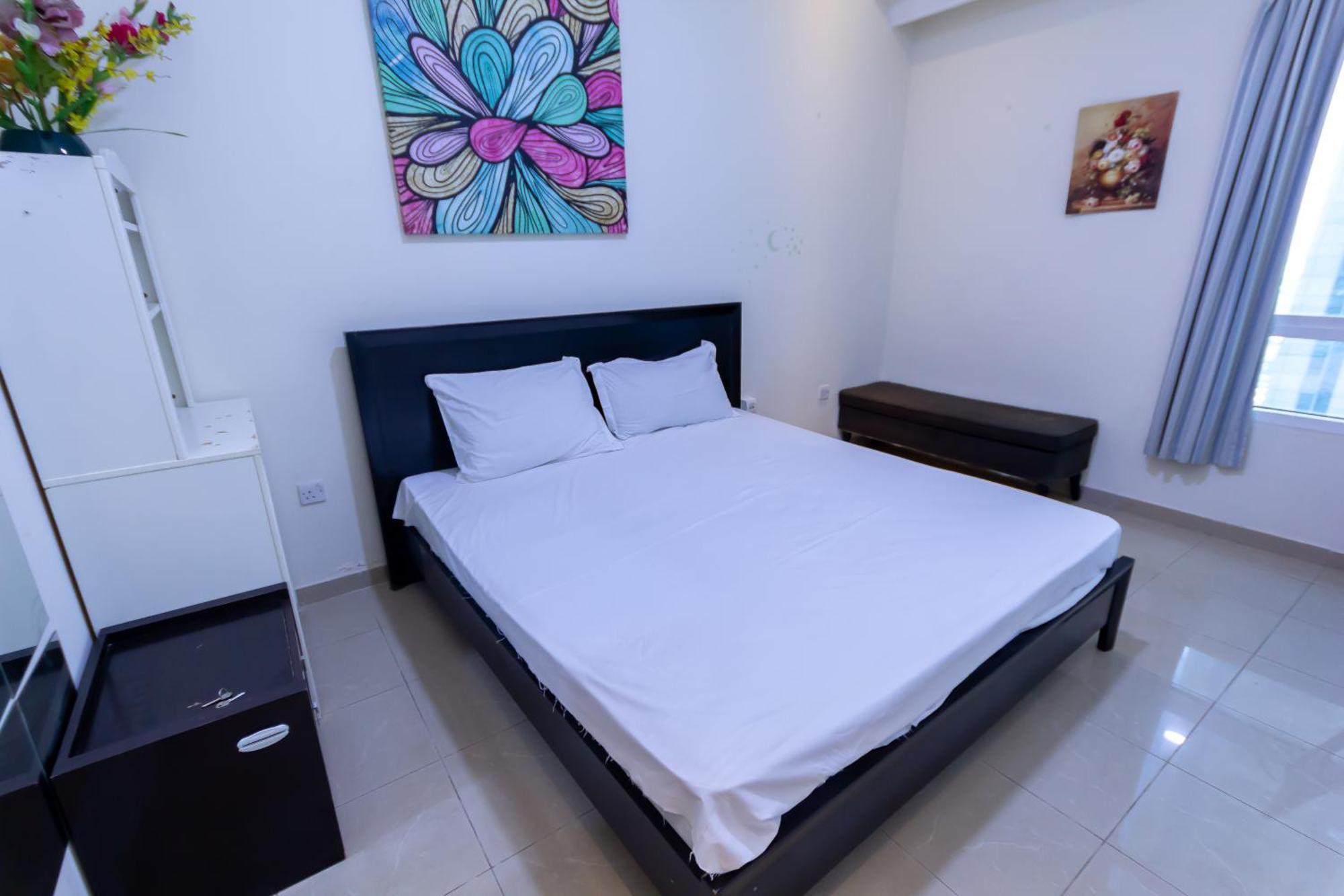 Lovely Spacious For Ladies In Marina للفتيات فقط Apartment *