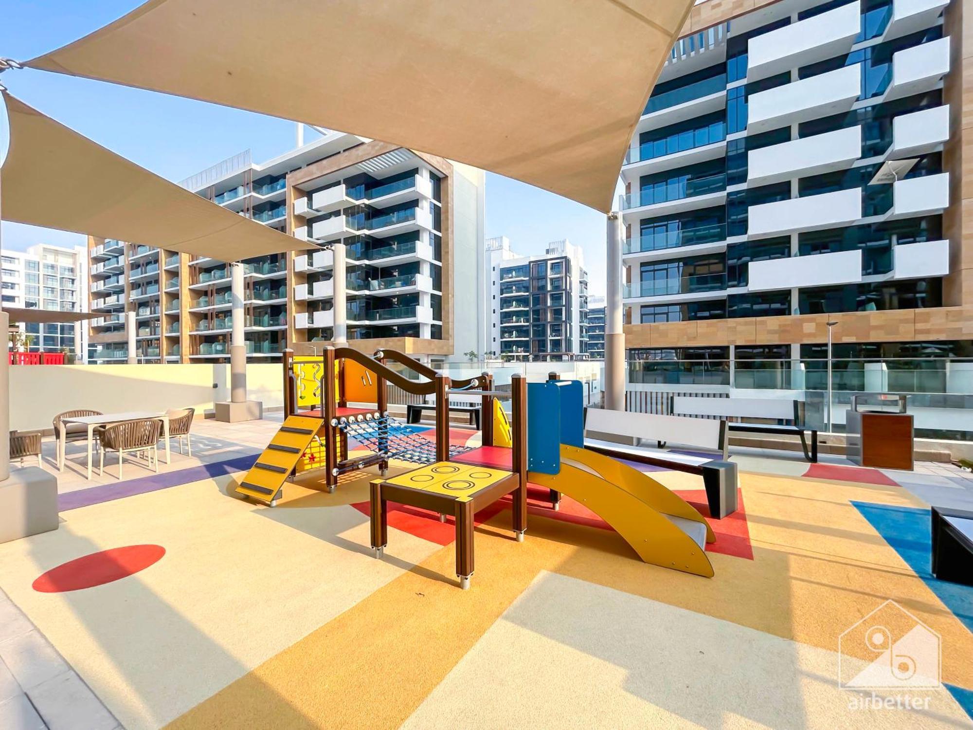 Bright & Airy With Balcony In Azizi Riviera *