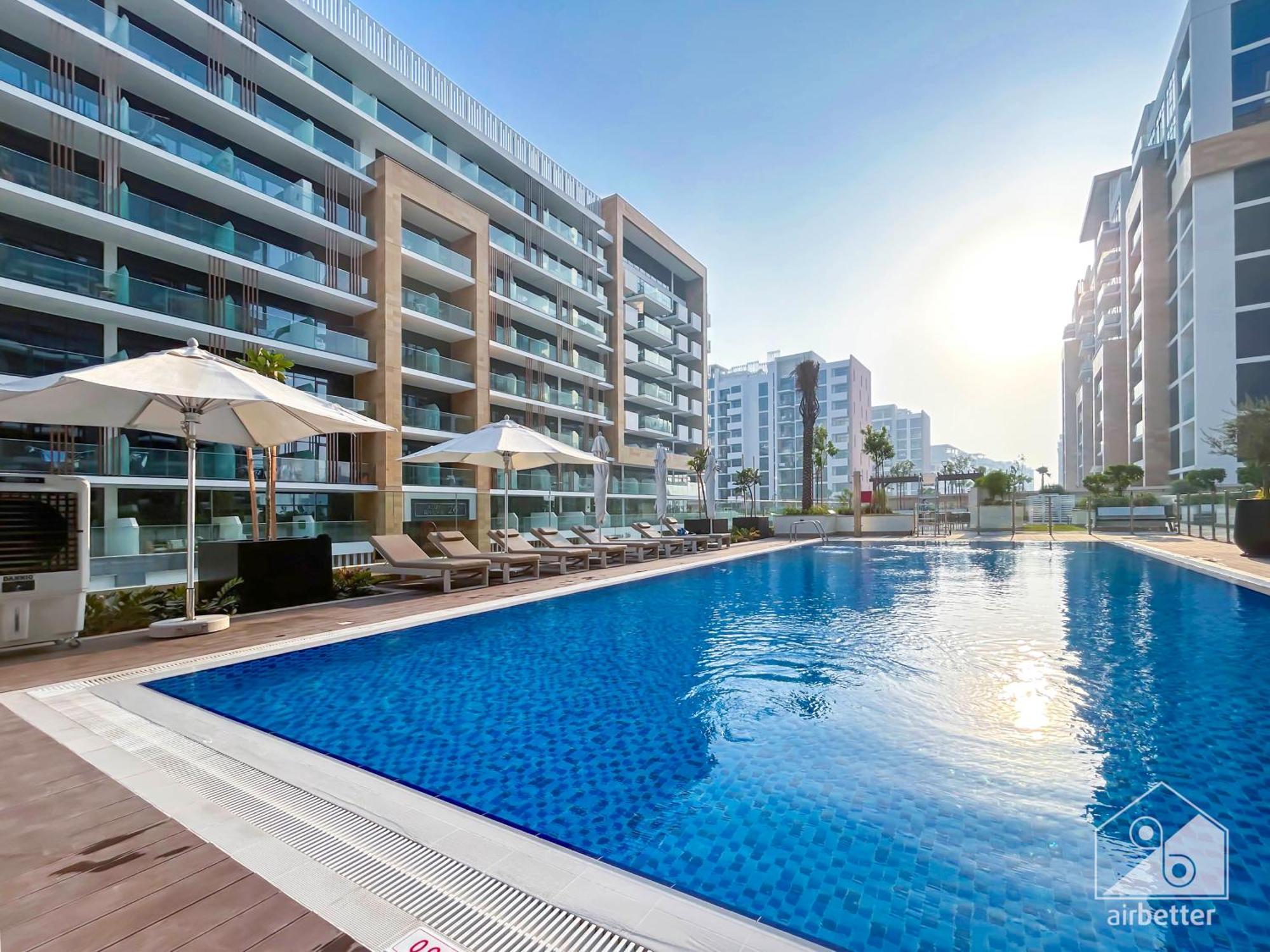 Bright & Airy With Balcony In Azizi Riviera Apartment *