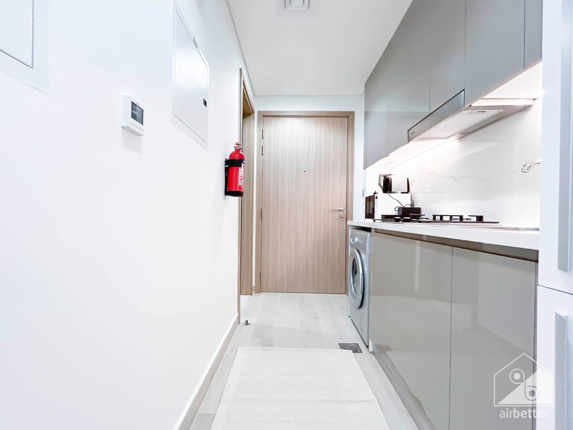 Bright & Airy With Balcony In Azizi Riviera *