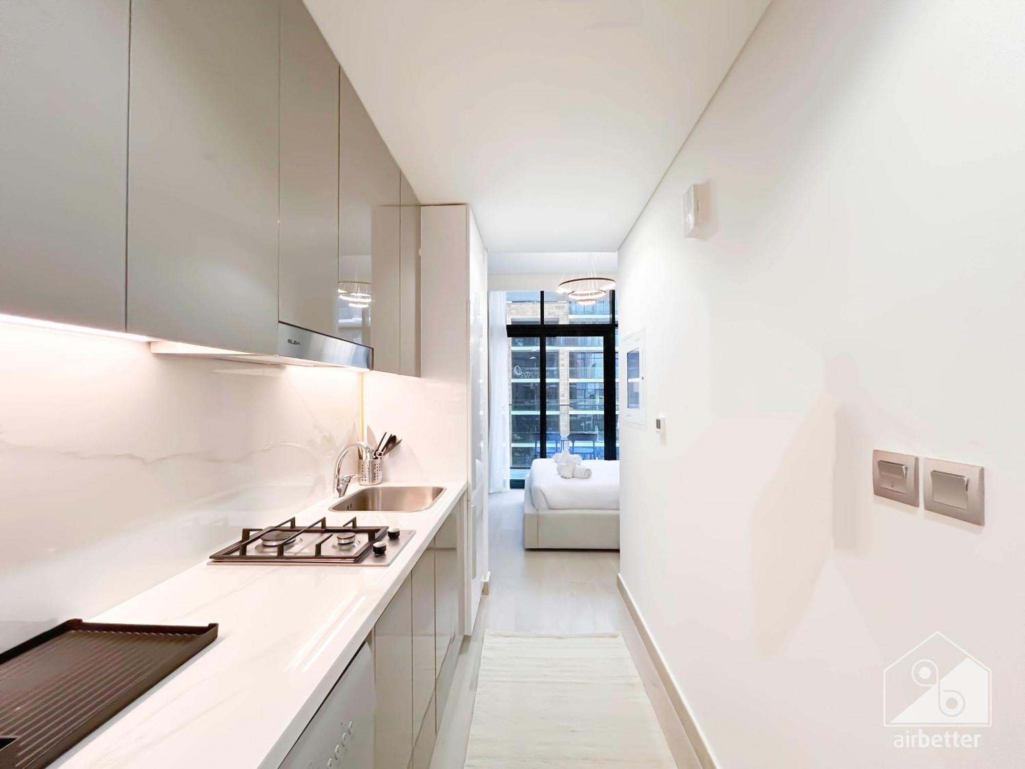 Apartment Bright & Airy With Balcony In Azizi Riviera