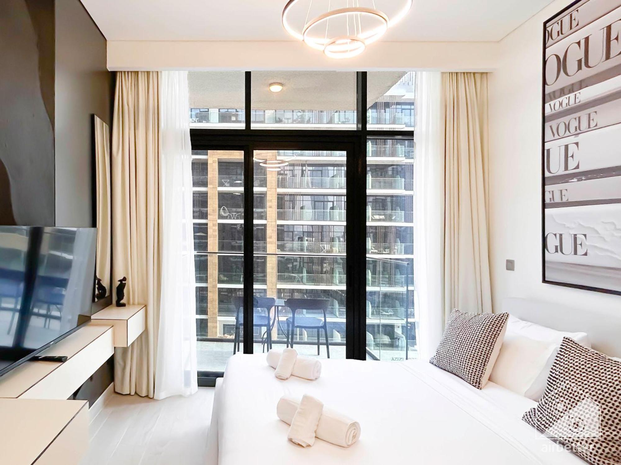 Bright & Airy With Balcony In Azizi Riviera