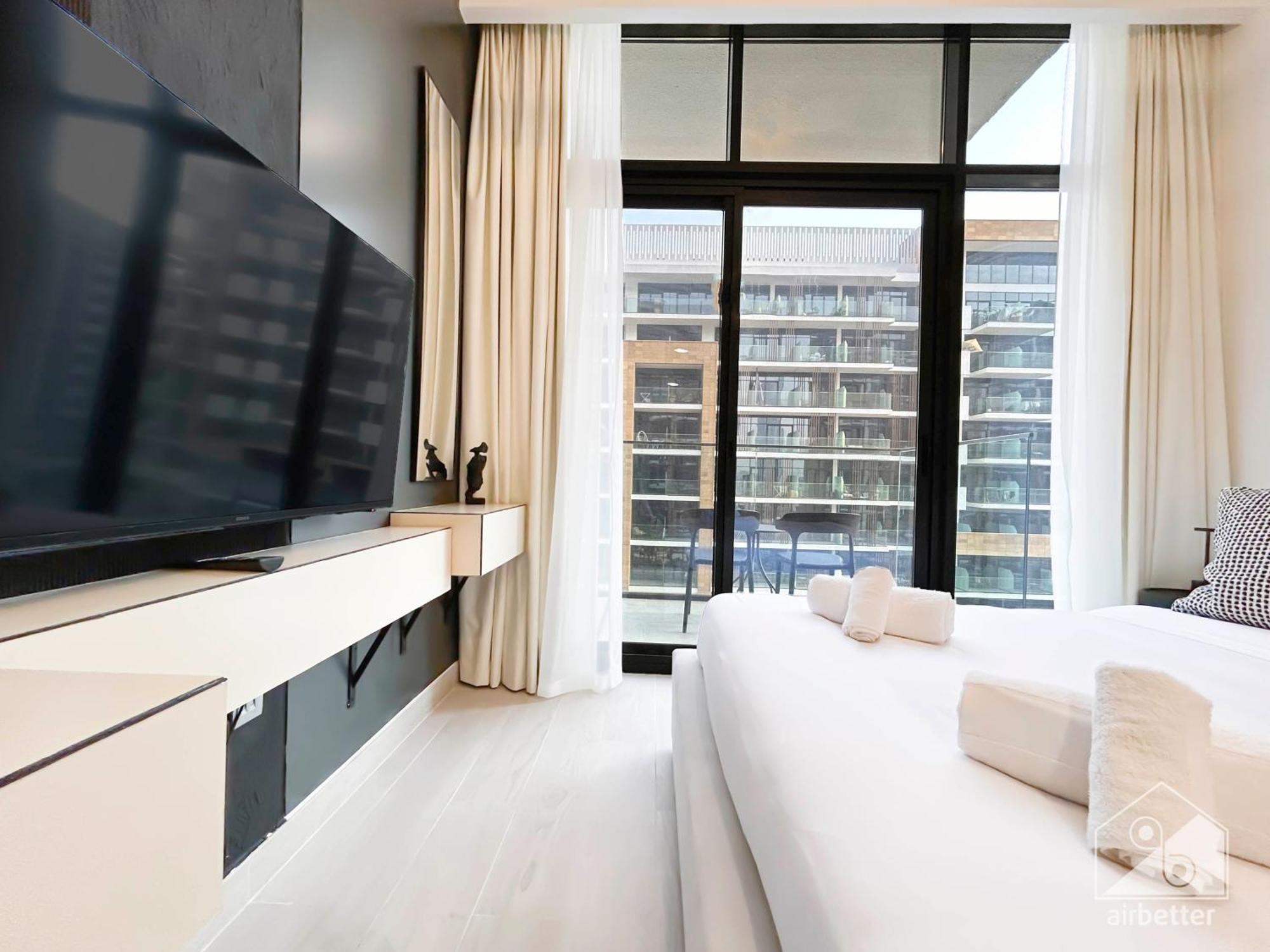 Bright & Airy With Balcony In Azizi Riviera Dubai